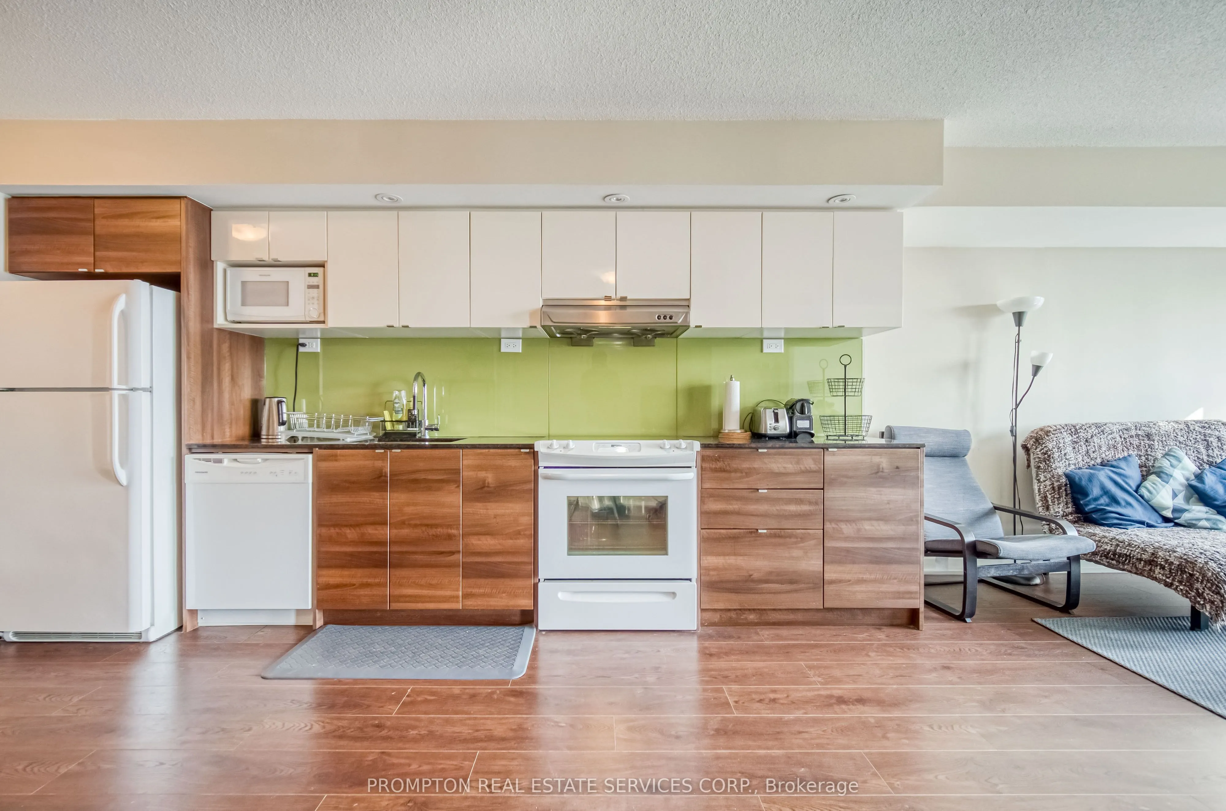 121 Mcmahon Drive, #807