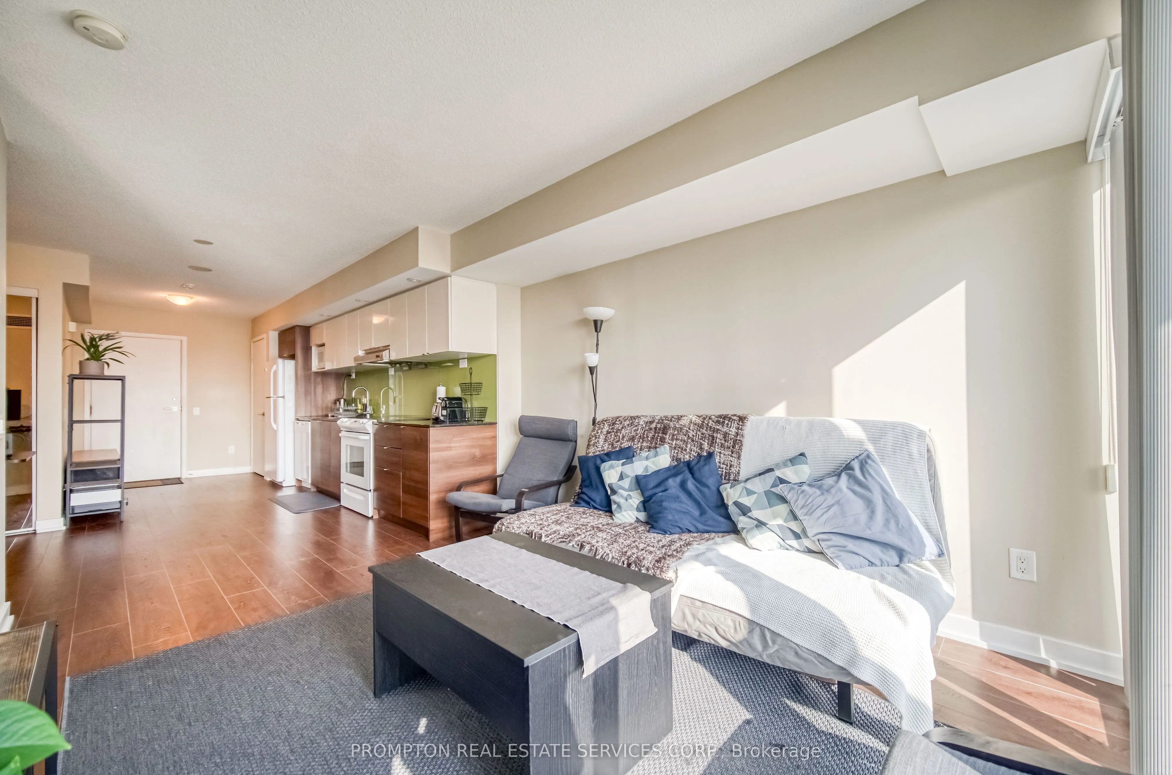 121 Mcmahon Drive, #807