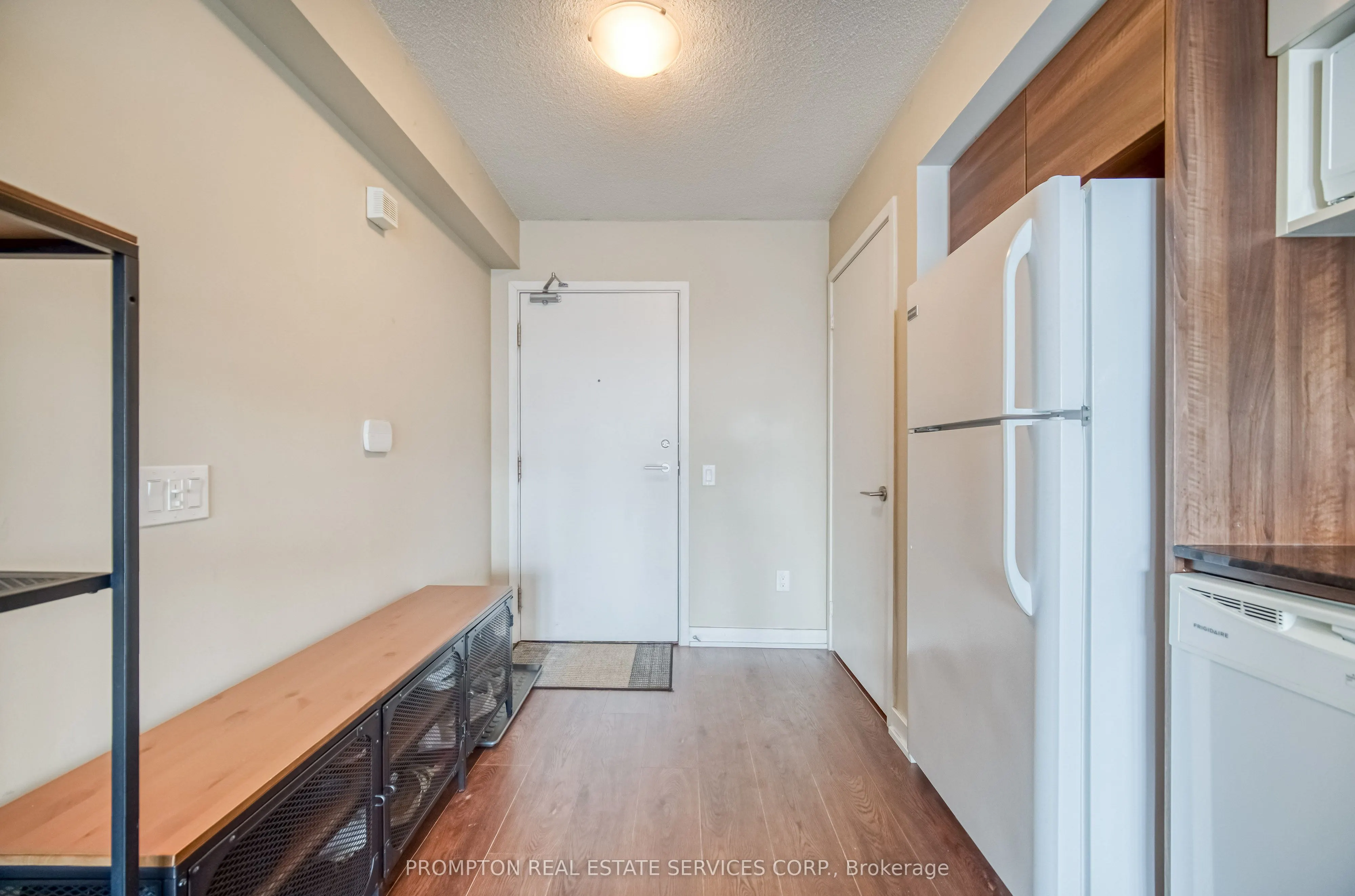 121 Mcmahon Drive, #807