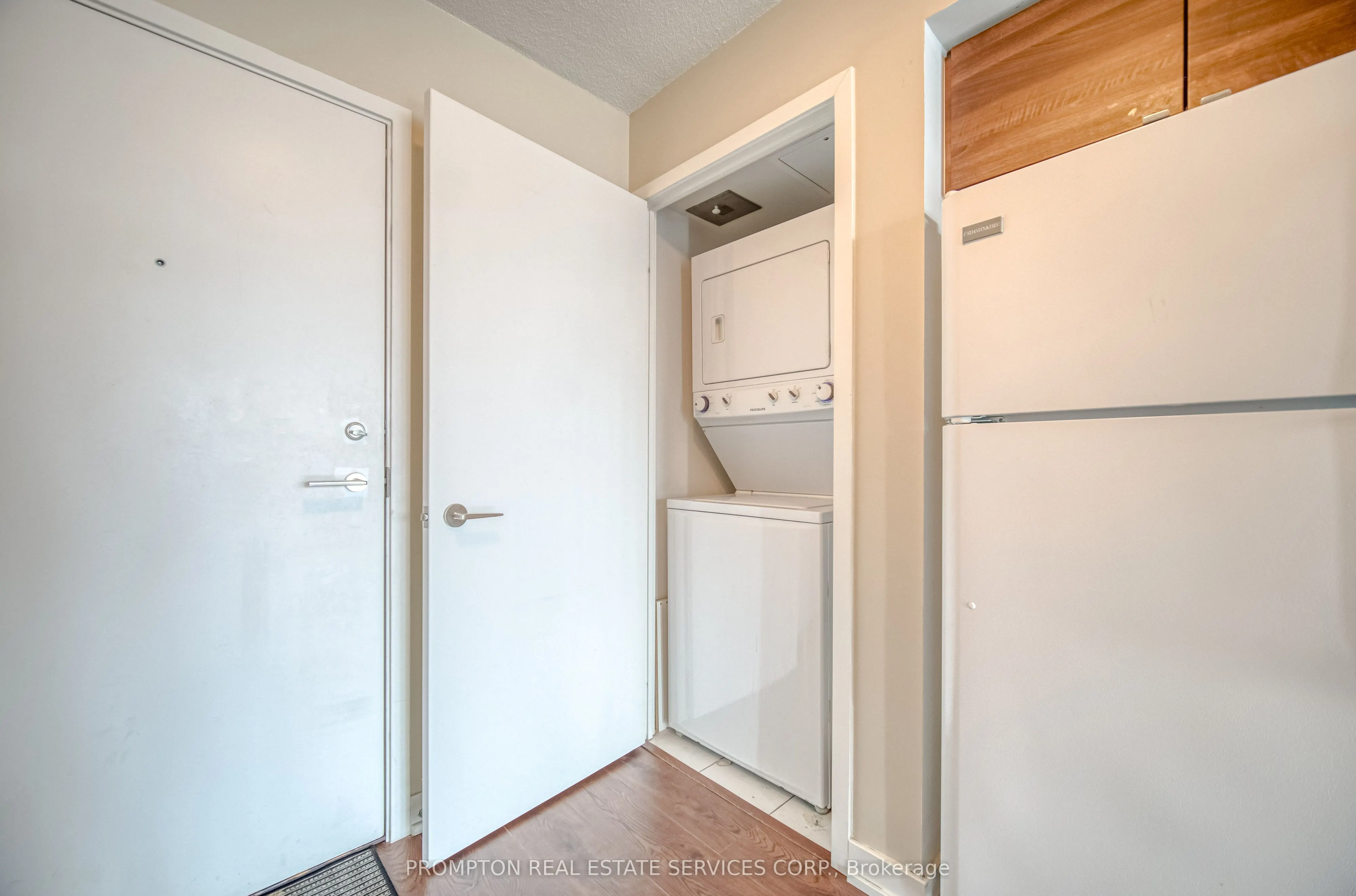 121 Mcmahon Drive, #807
