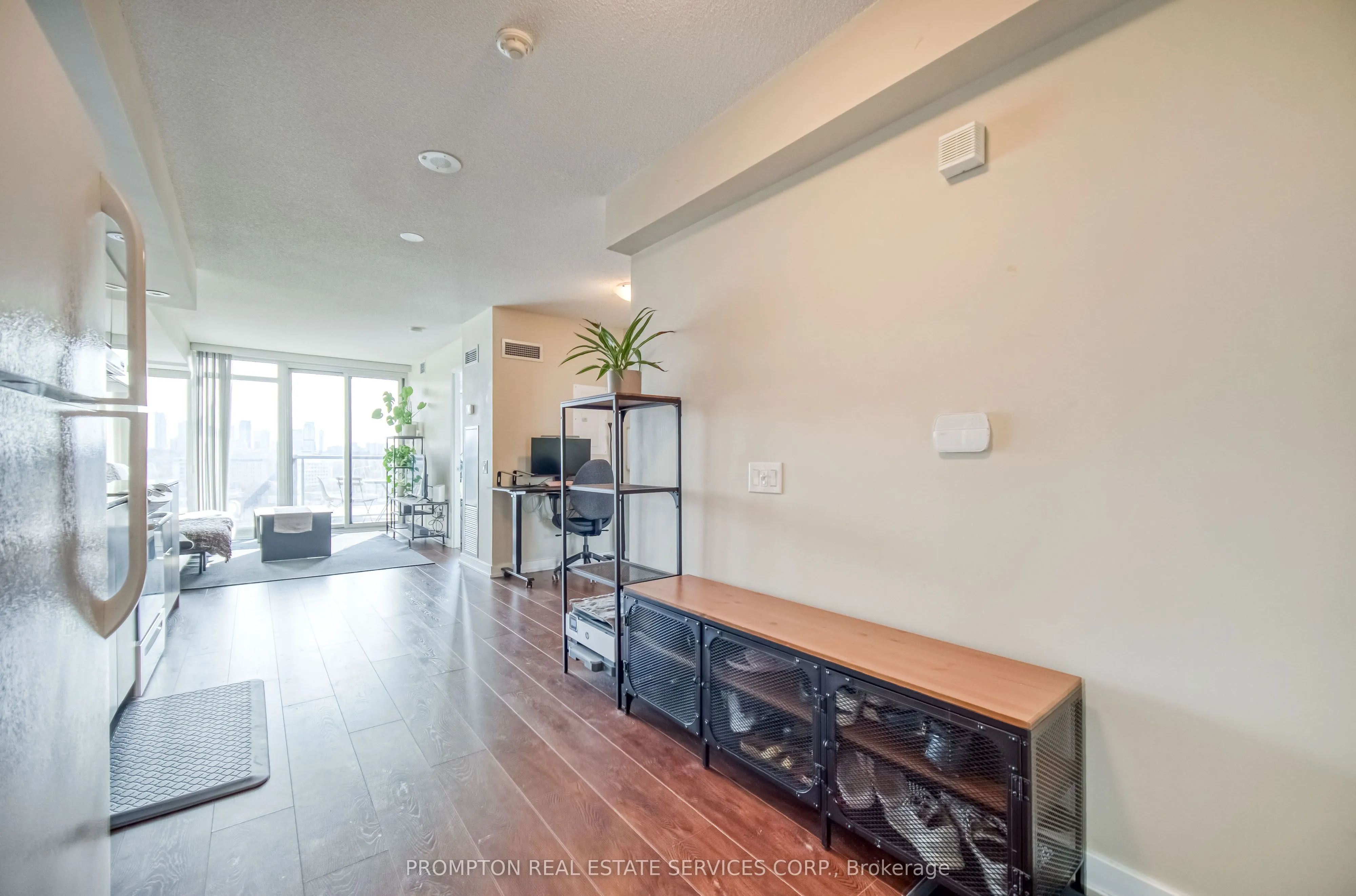 121 Mcmahon Drive, #807