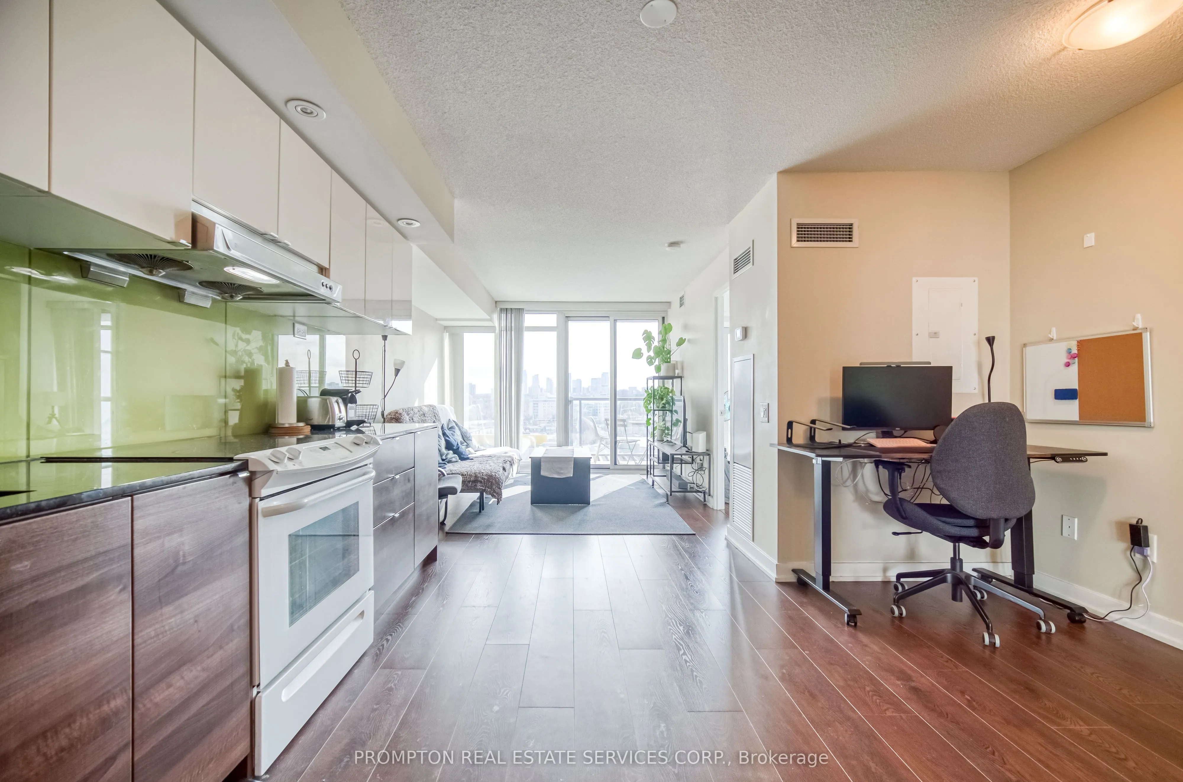 121 Mcmahon Drive, #807