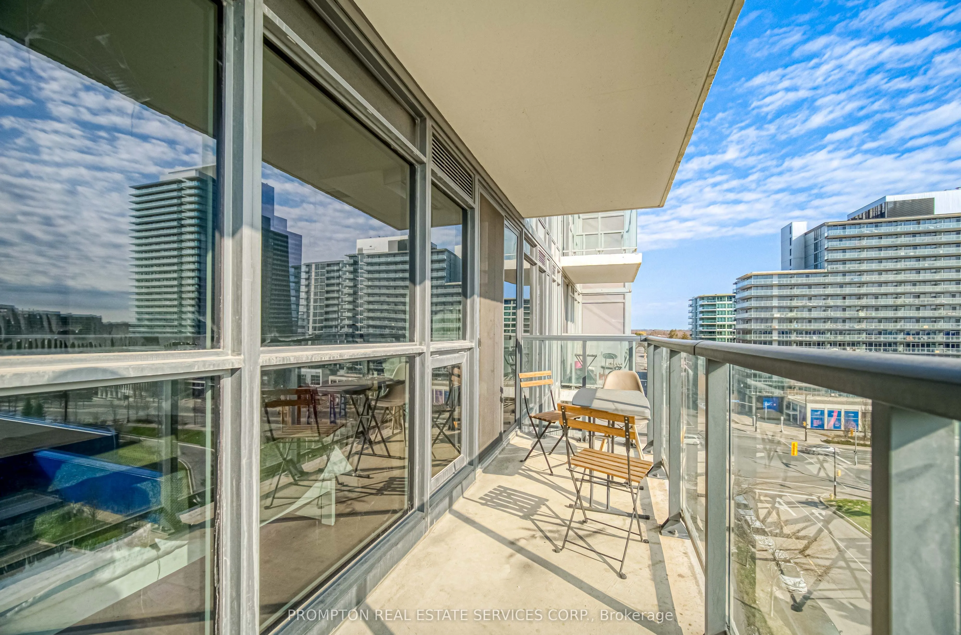 121 Mcmahon Drive, #807