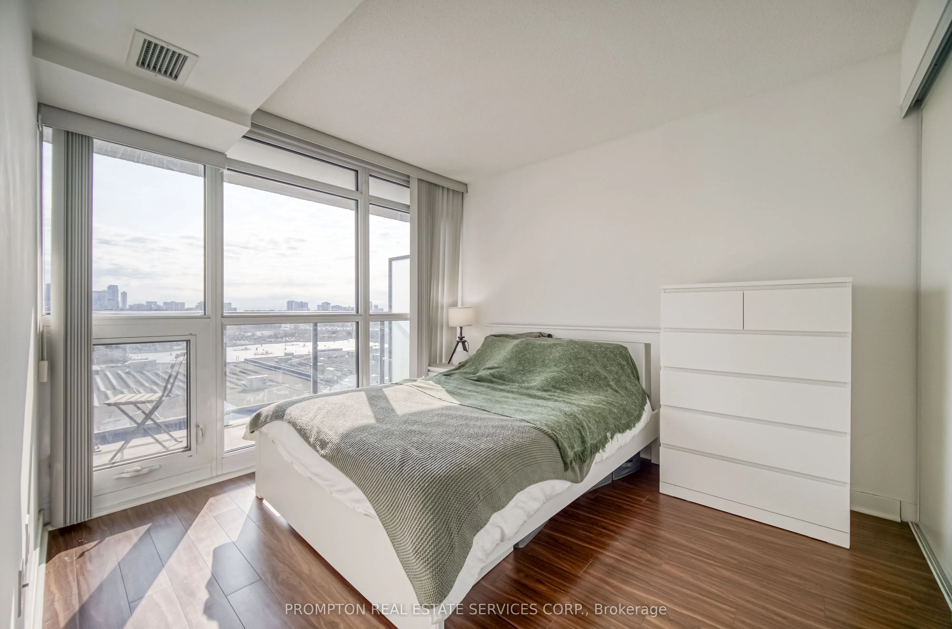 121 Mcmahon Drive, #807