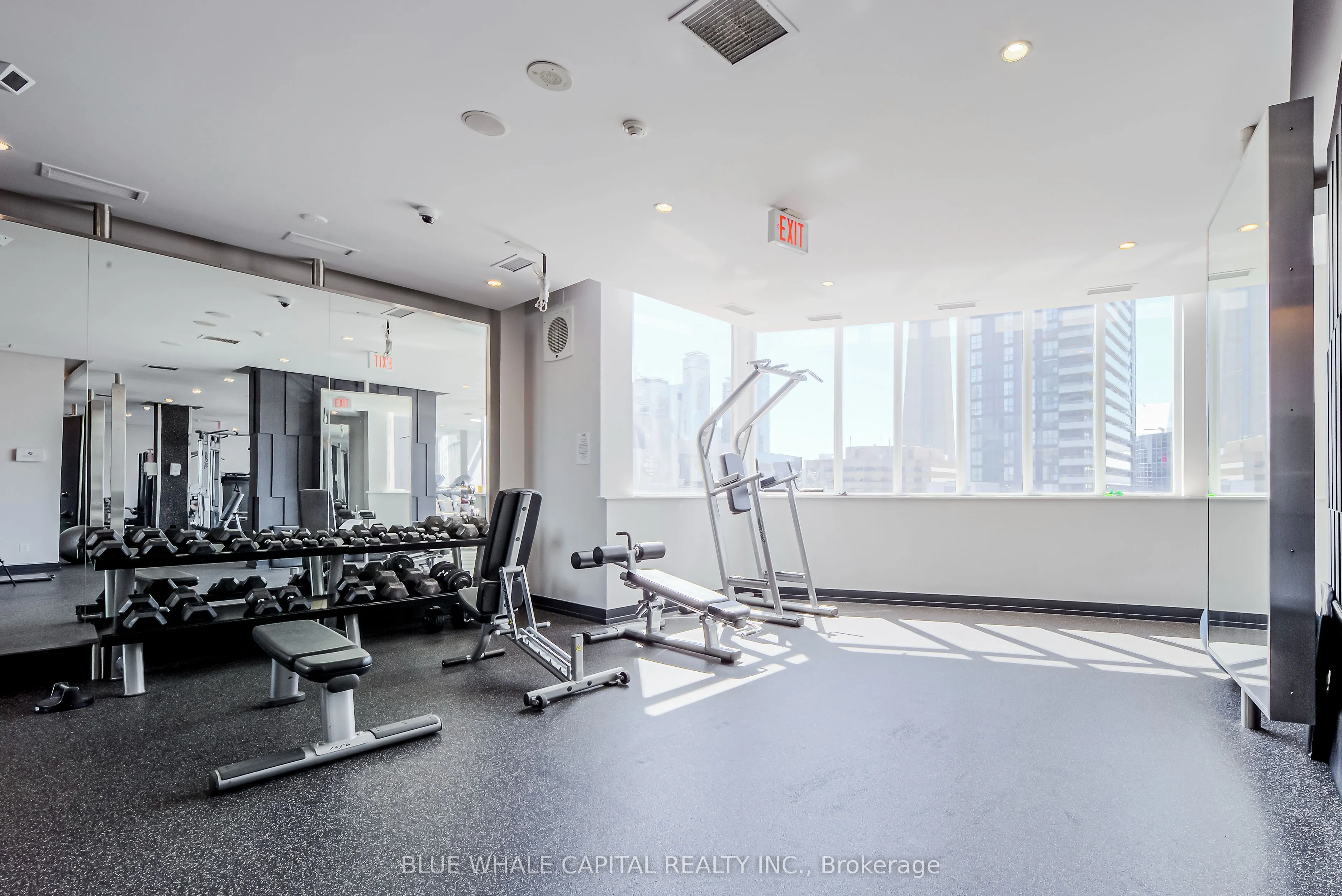 270 Wellington Street W, #1025