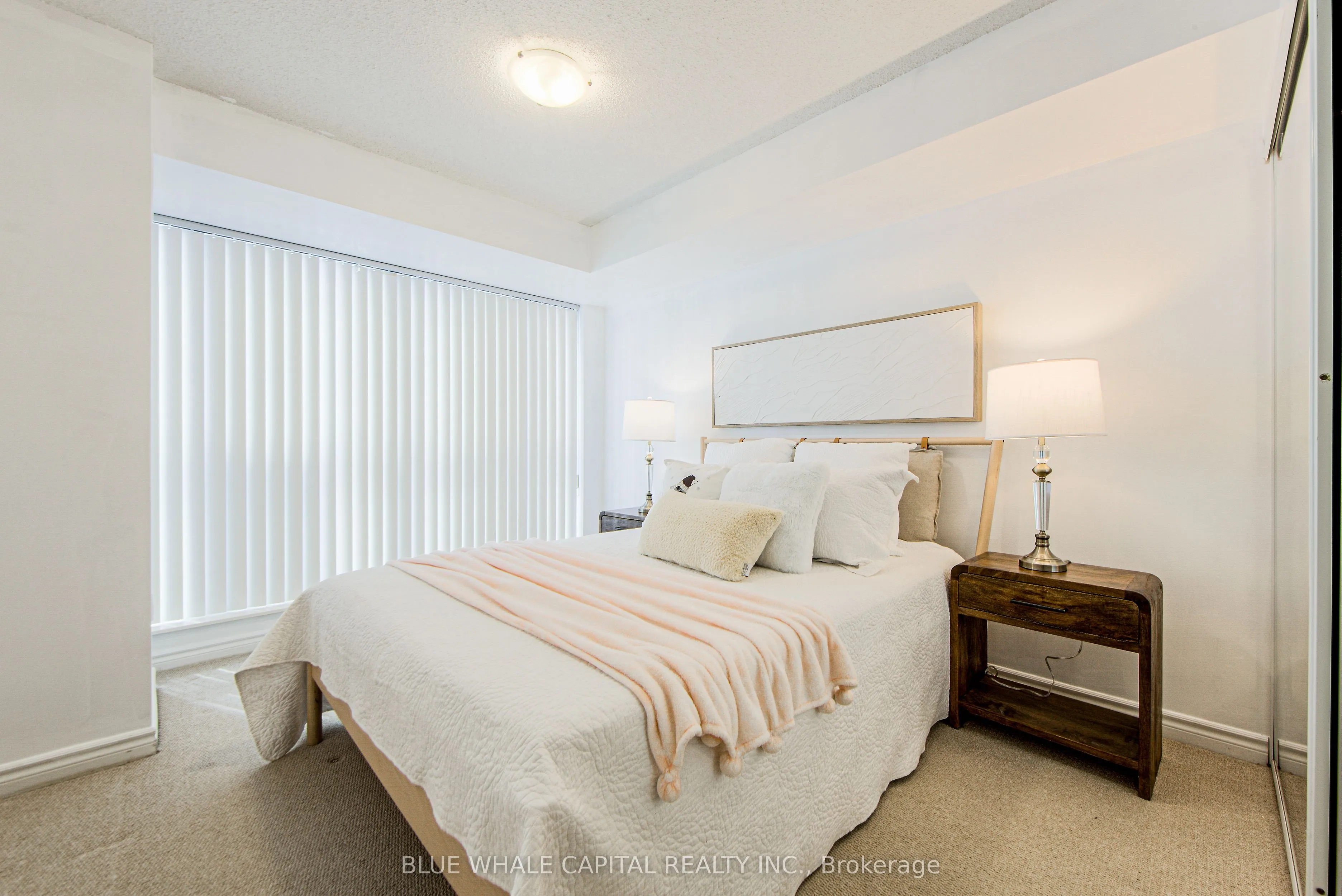 270 Wellington Street W, #1025