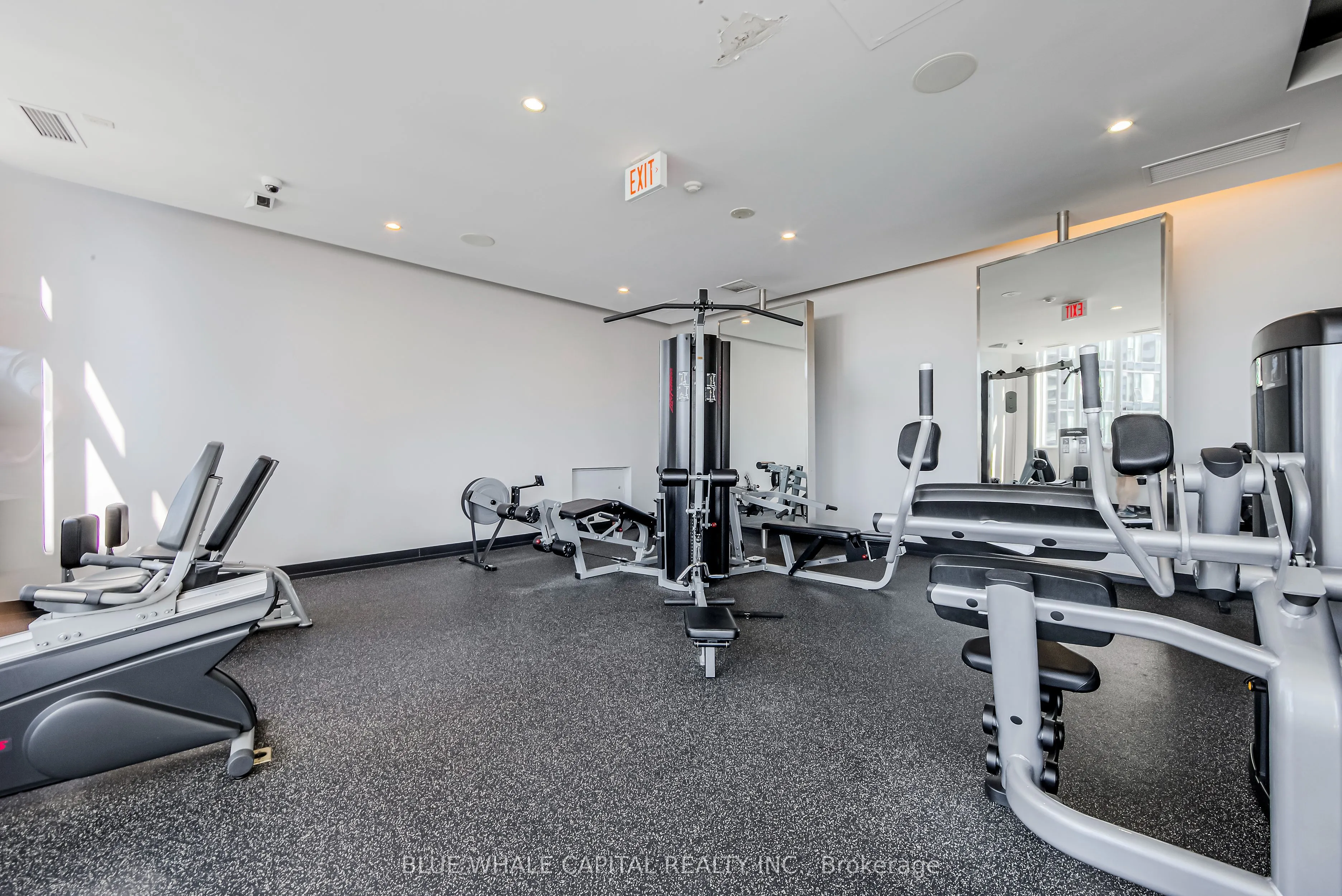 270 Wellington Street W, #1025
