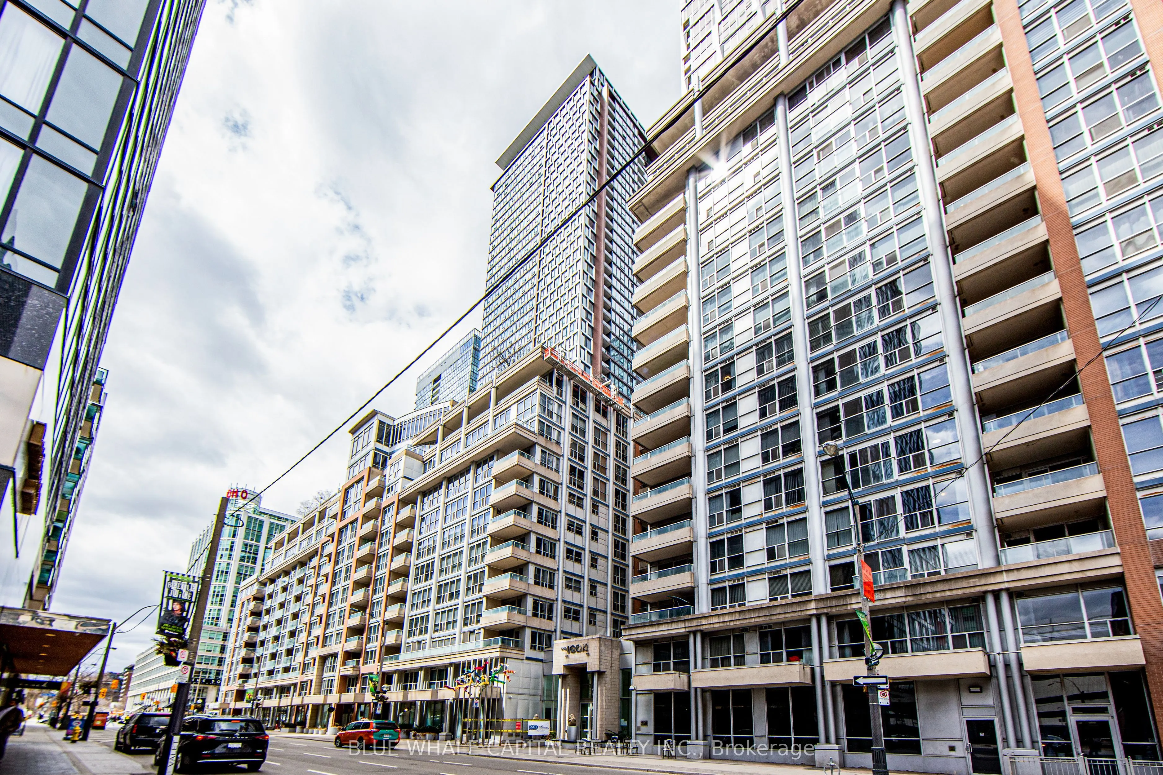 270 Wellington Street W, #1025