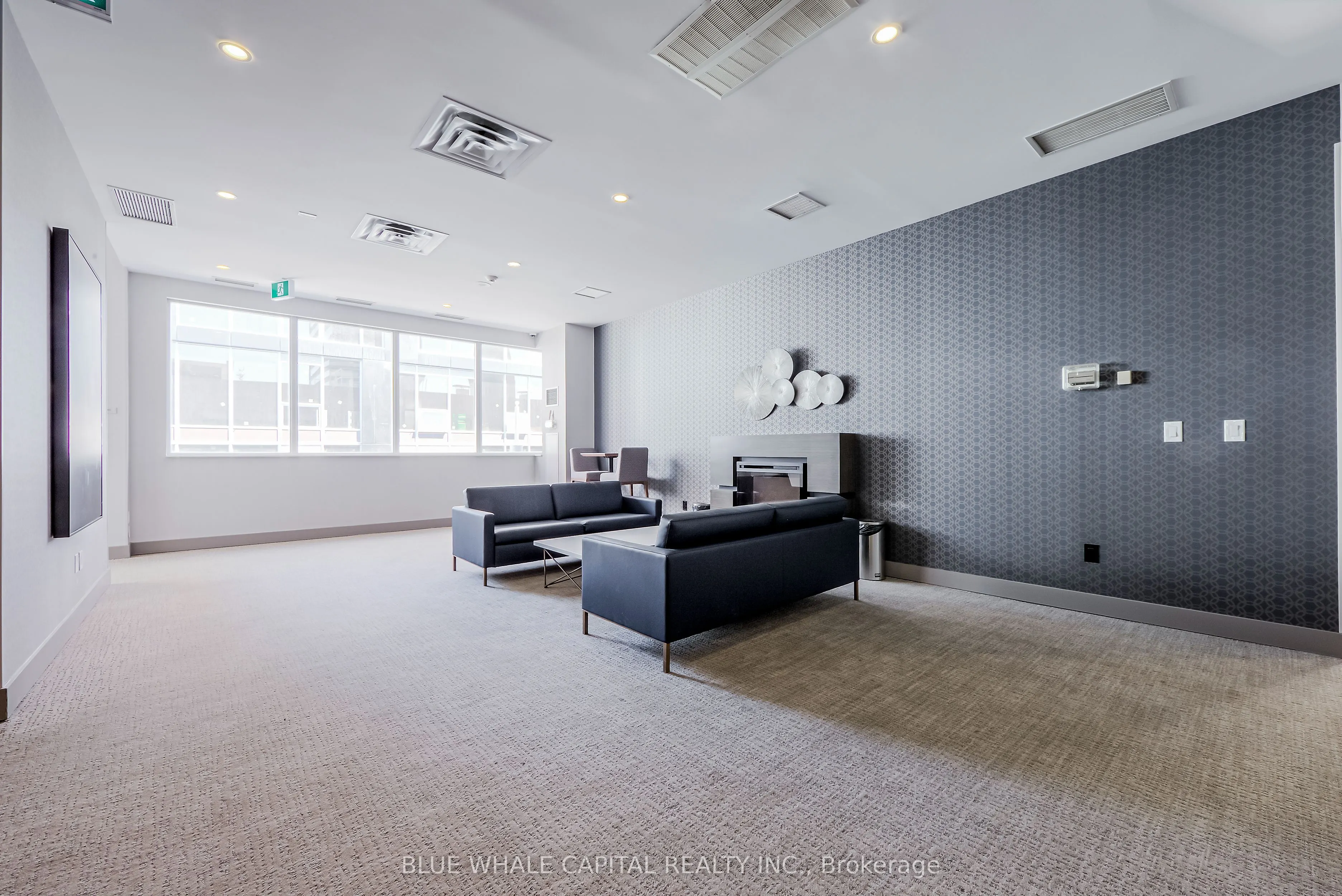 270 Wellington Street W, #1025