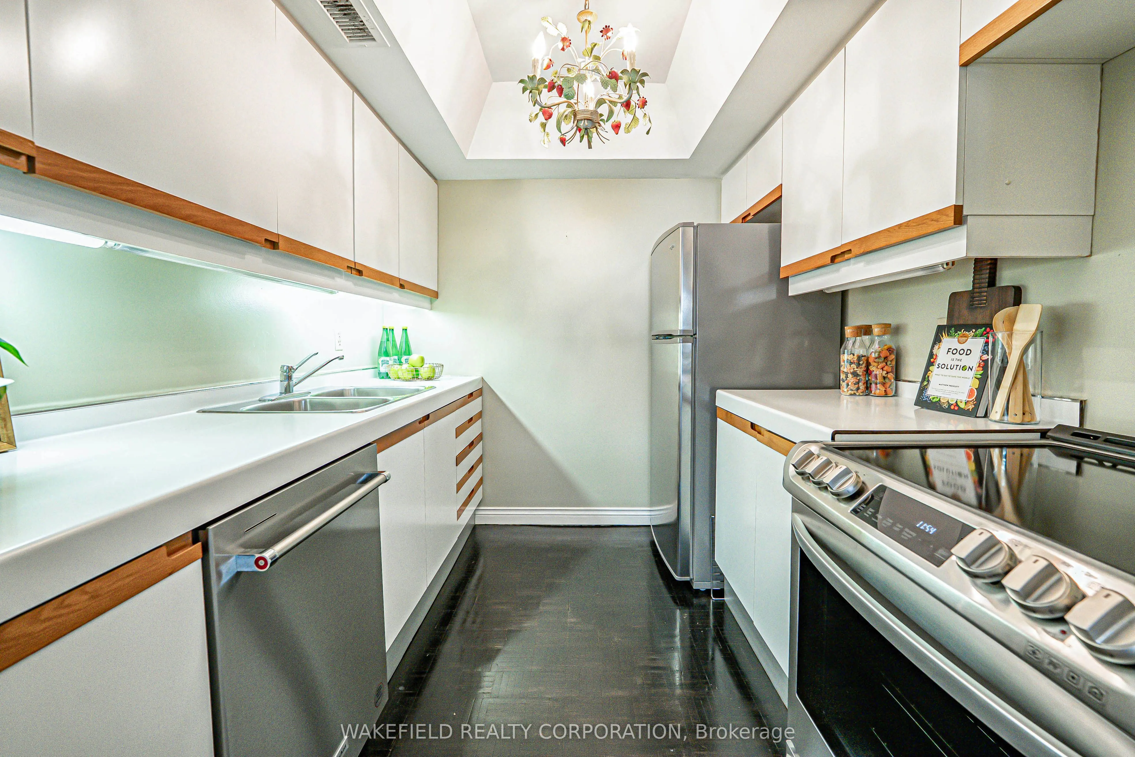 61 St Clair Avenue W #505