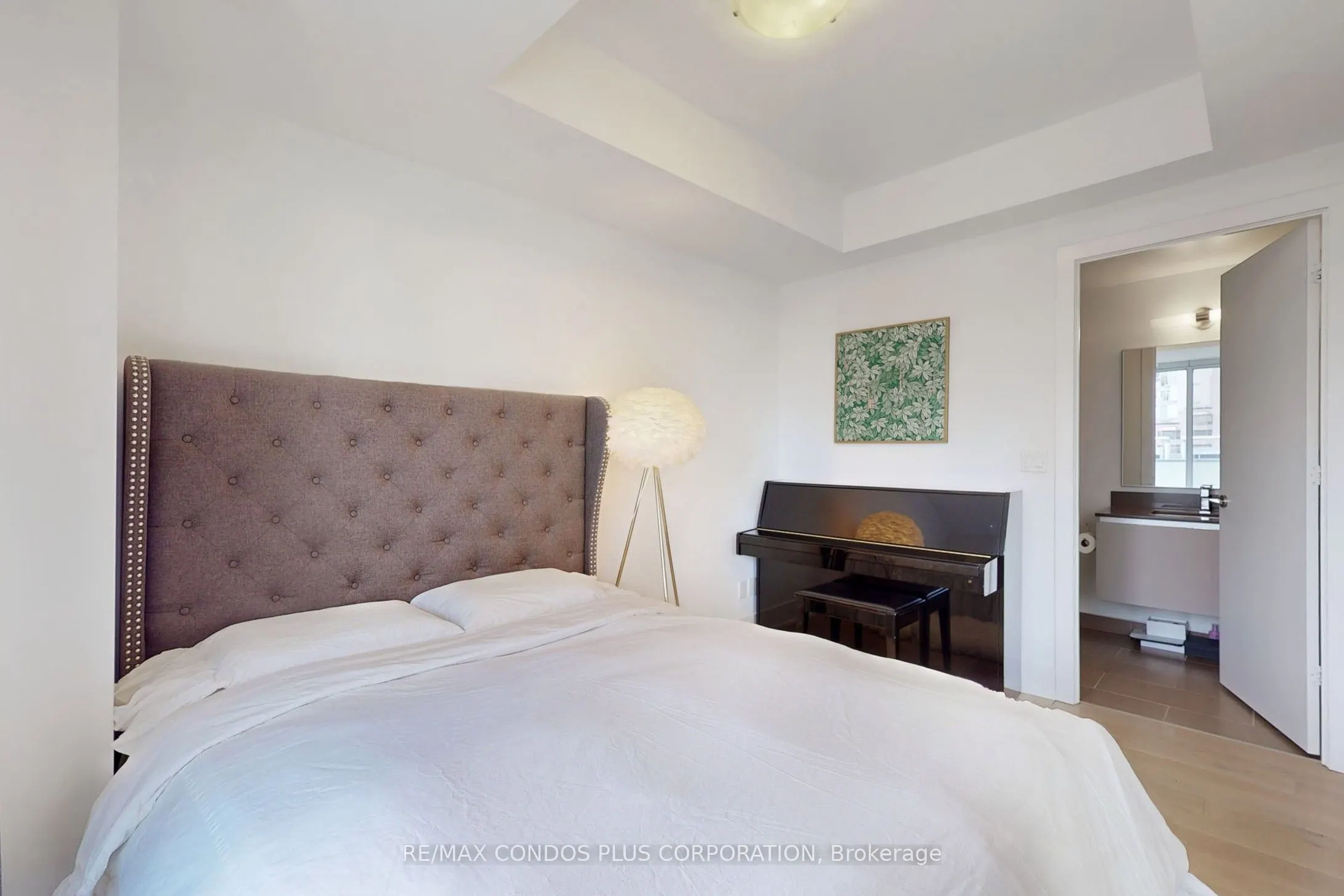 200 Bloor Street W, #2105