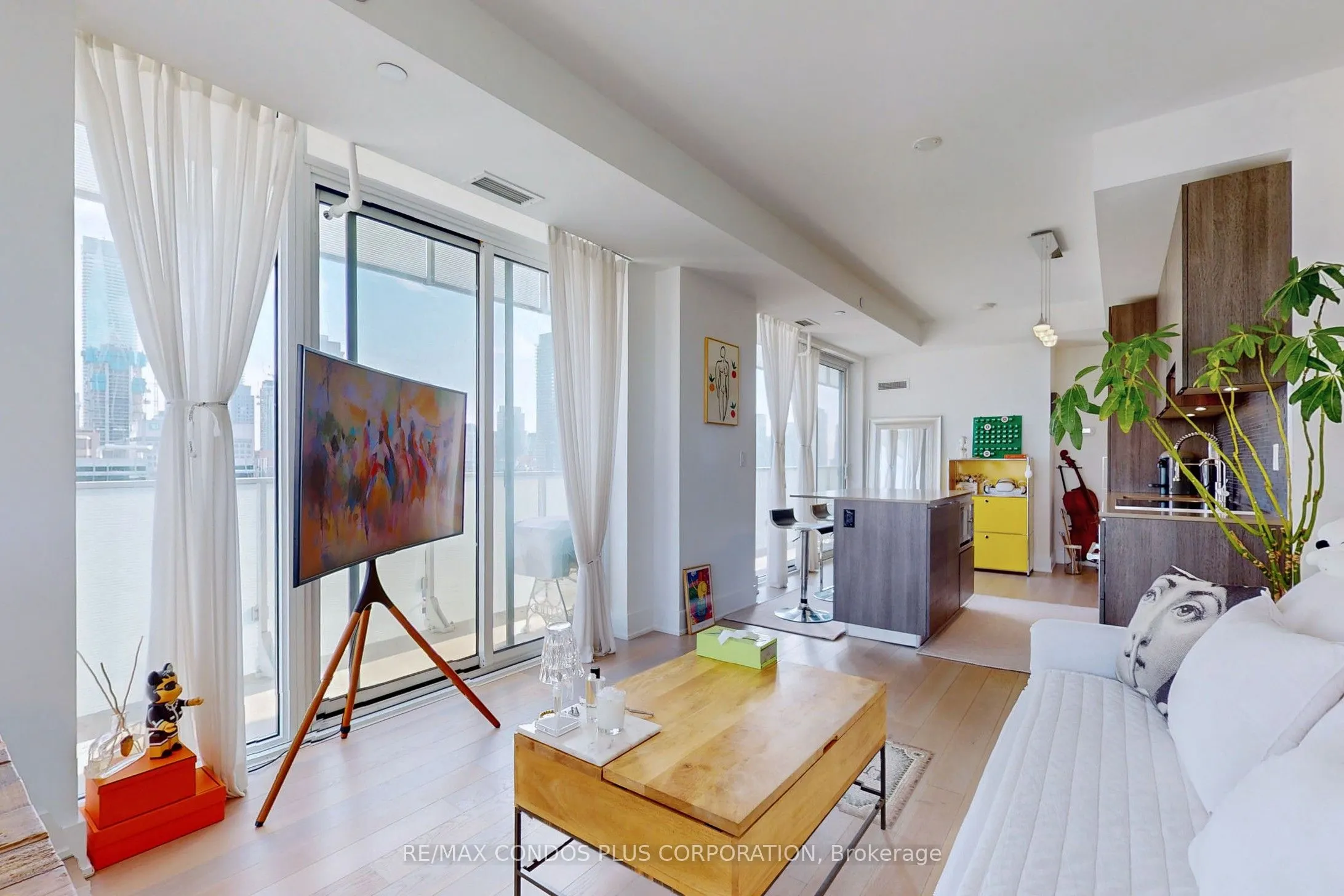 200 Bloor Street W, #2105