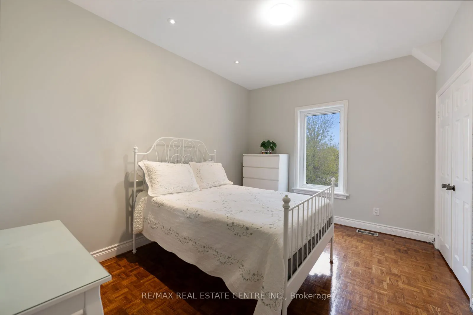 14 Churchill Avenue
