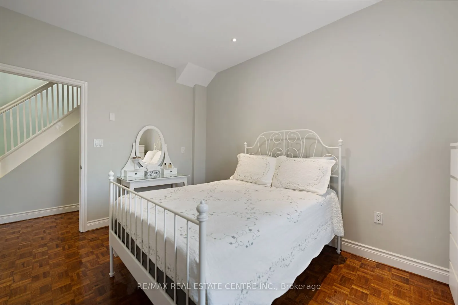 14 Churchill Avenue