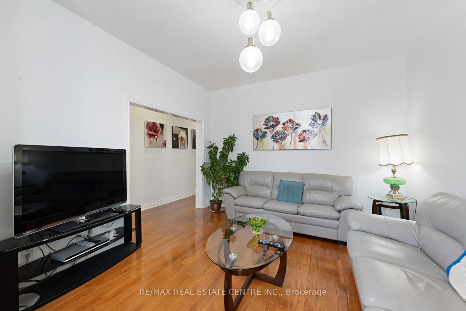14 Churchill Avenue
