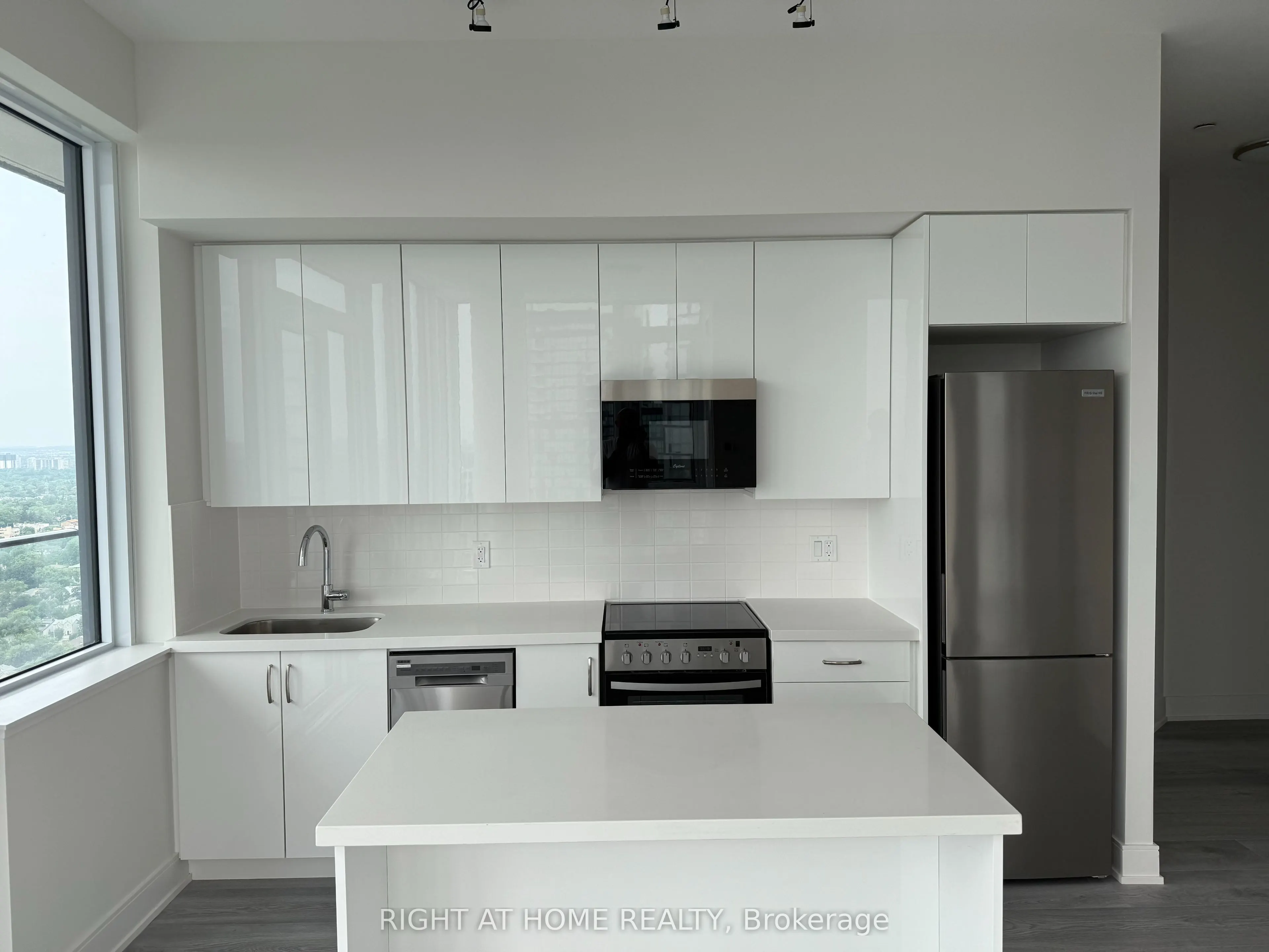 15 Ellerslie Avenue #PH03