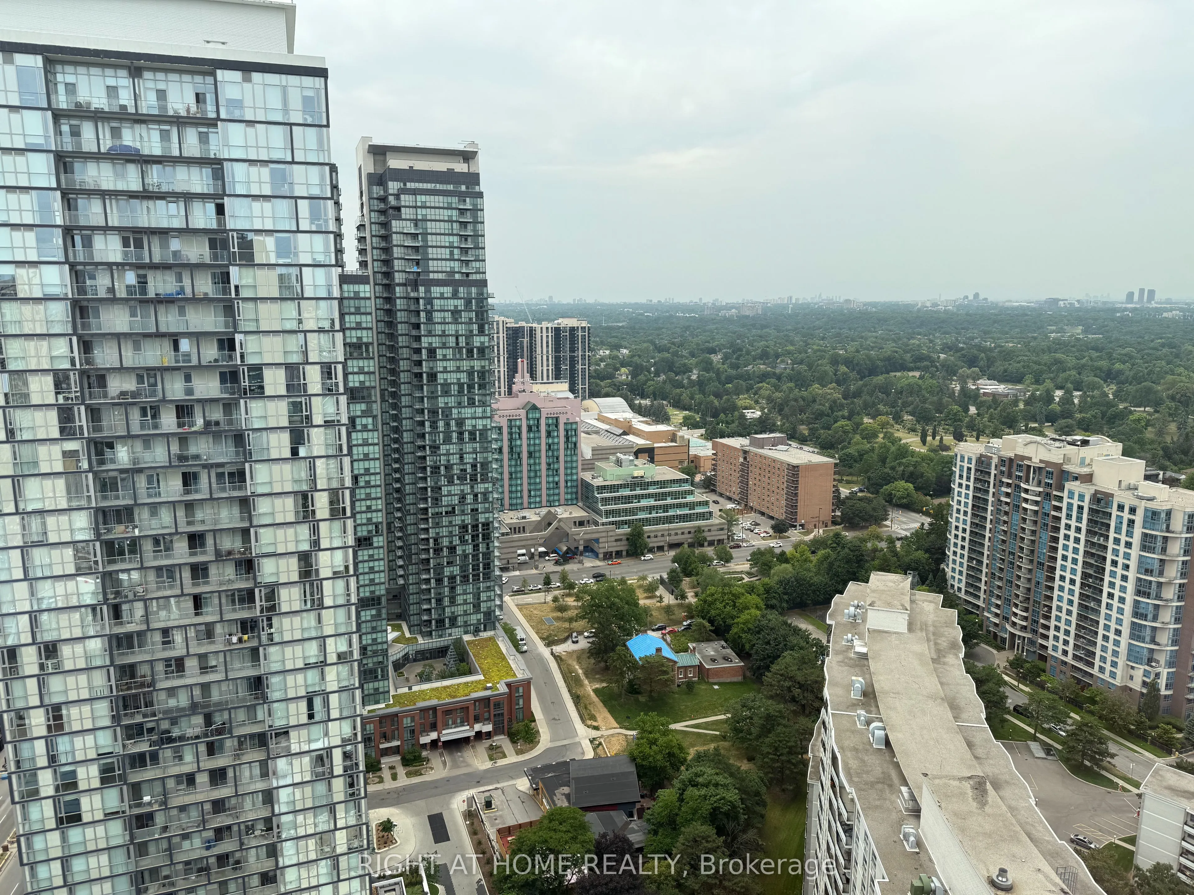 15 Ellerslie Avenue #PH03