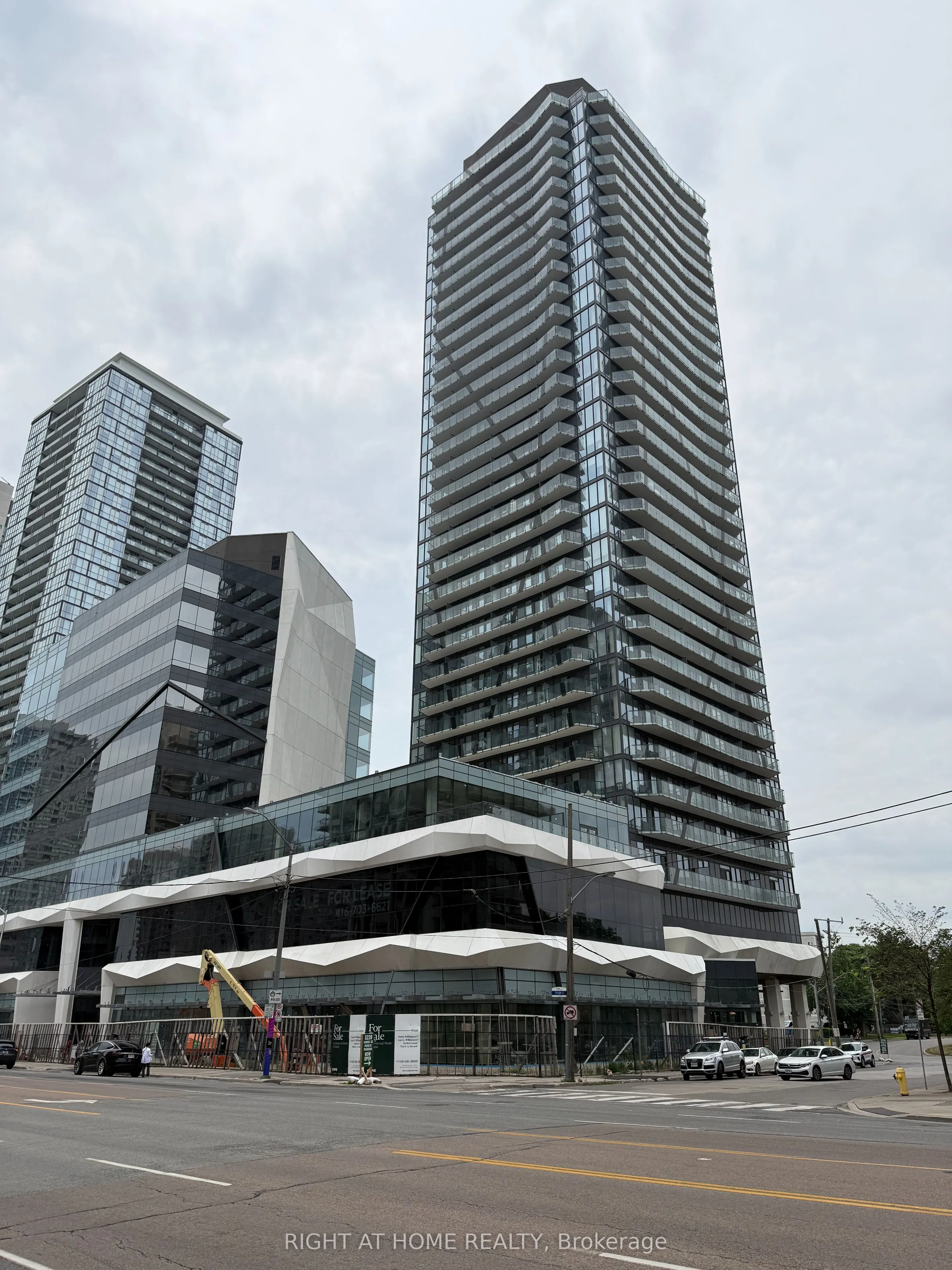 15 Ellerslie Avenue #PH03