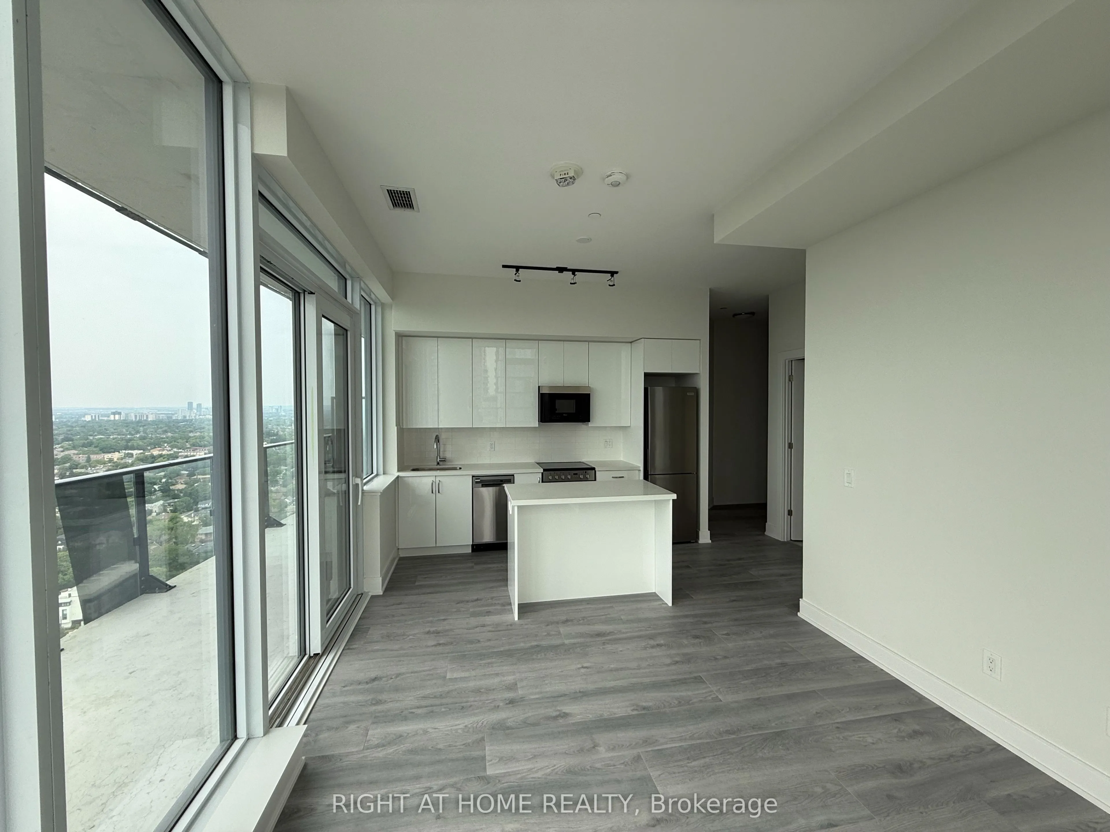 15 Ellerslie Avenue #PH03