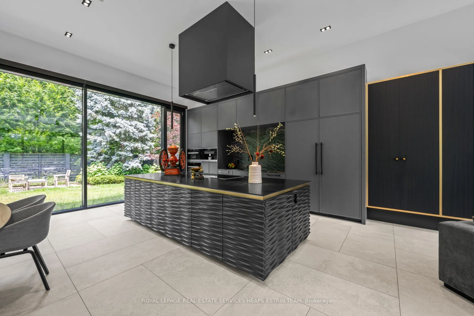 108 Stratford Crescent