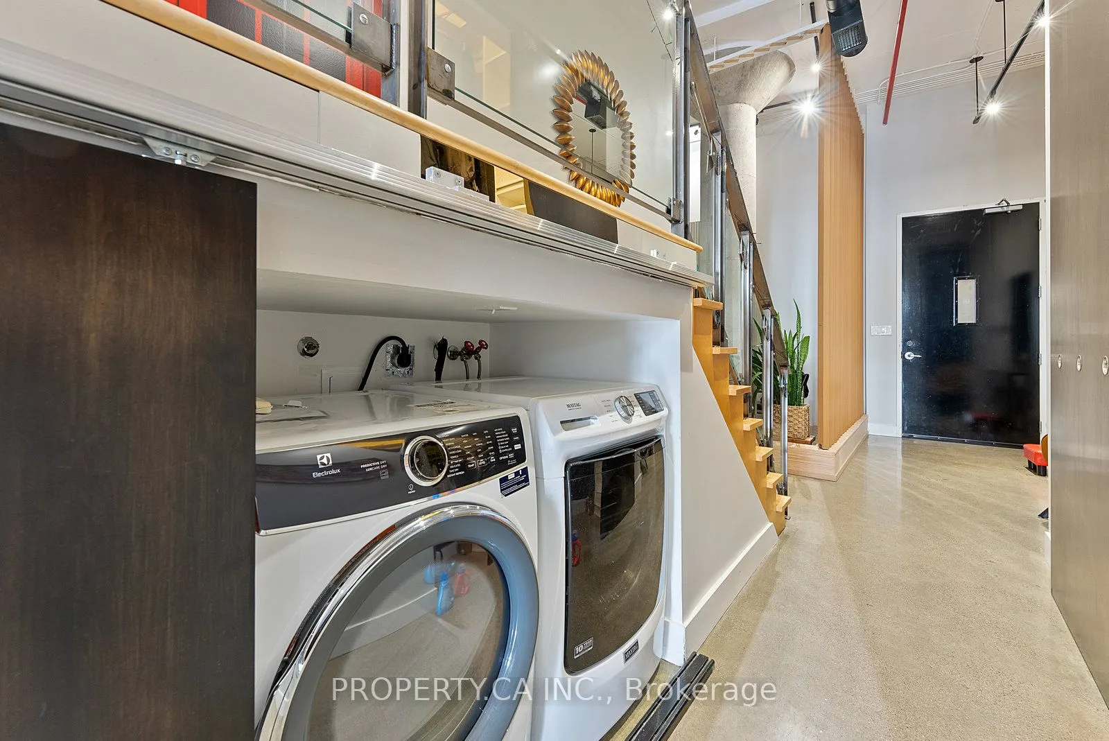 90 Sumach Street, #606