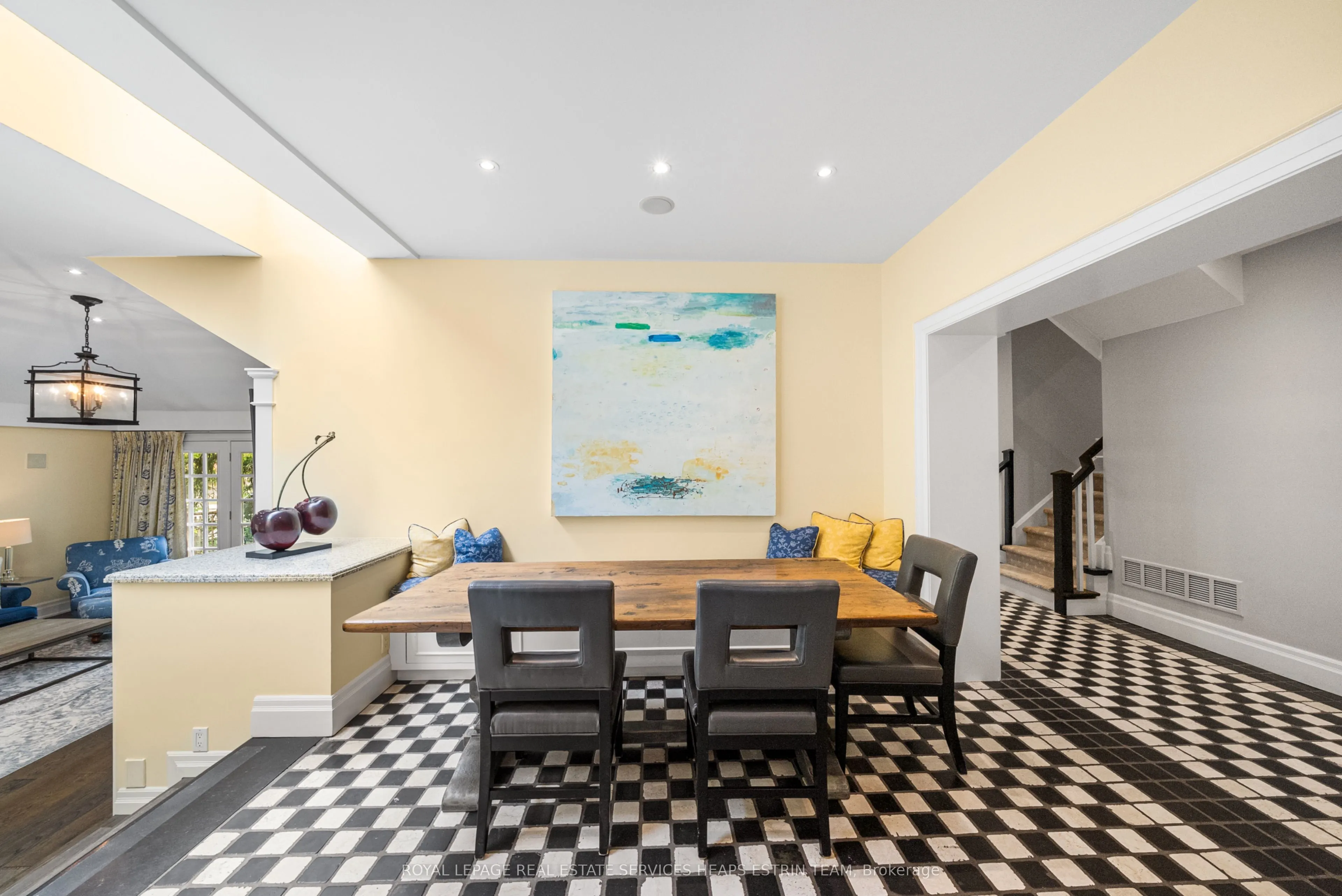 25 Strathgowan Crescent