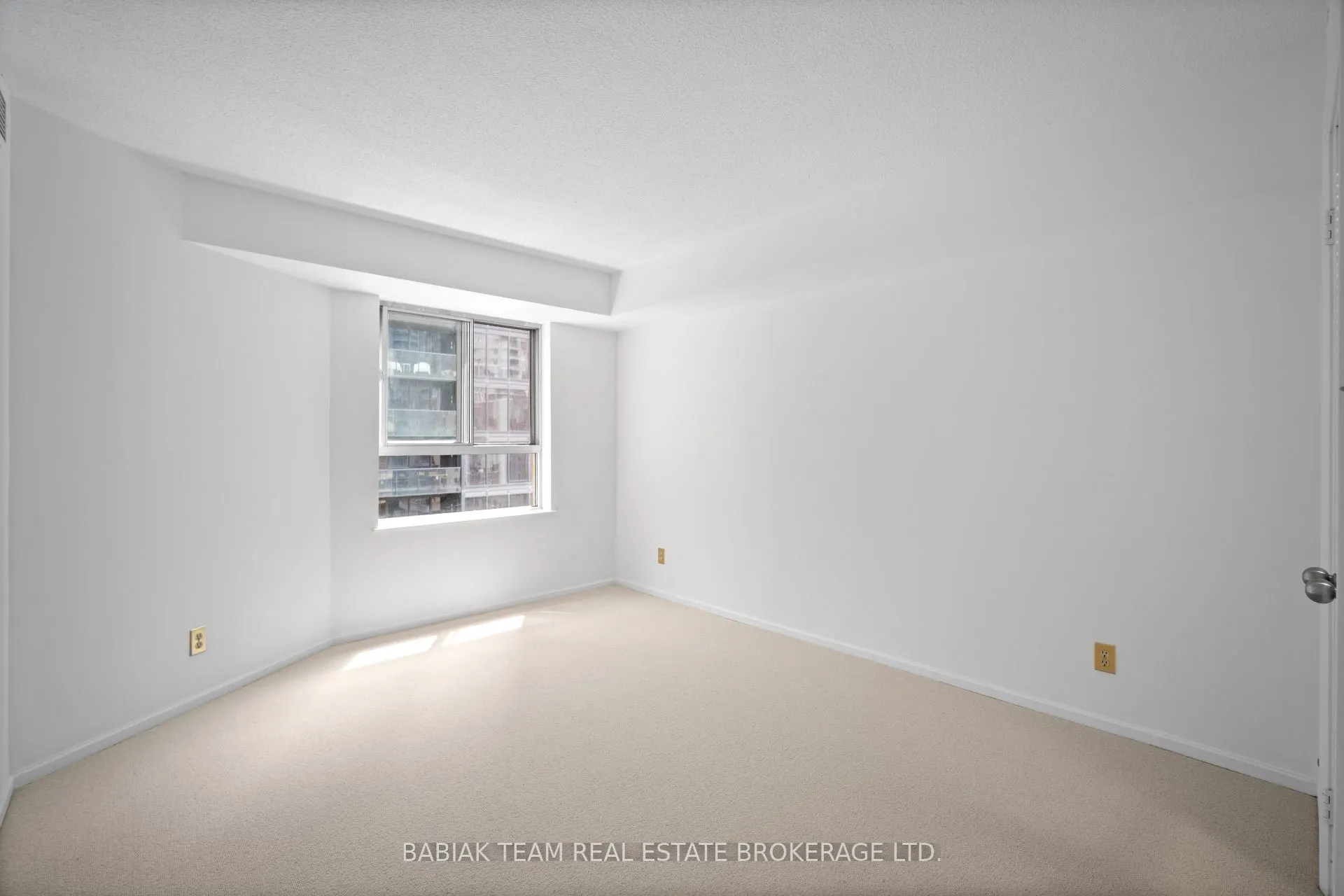 711 Bay Street, #1613