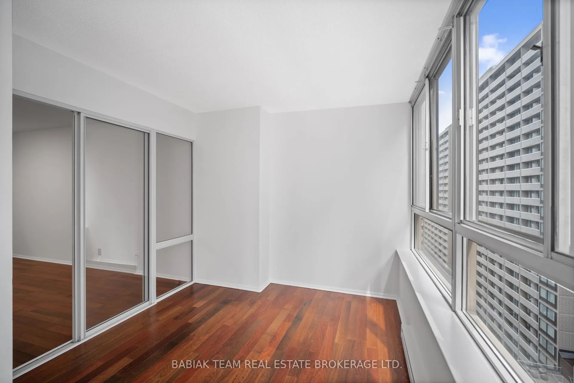 711 Bay Street, #1613