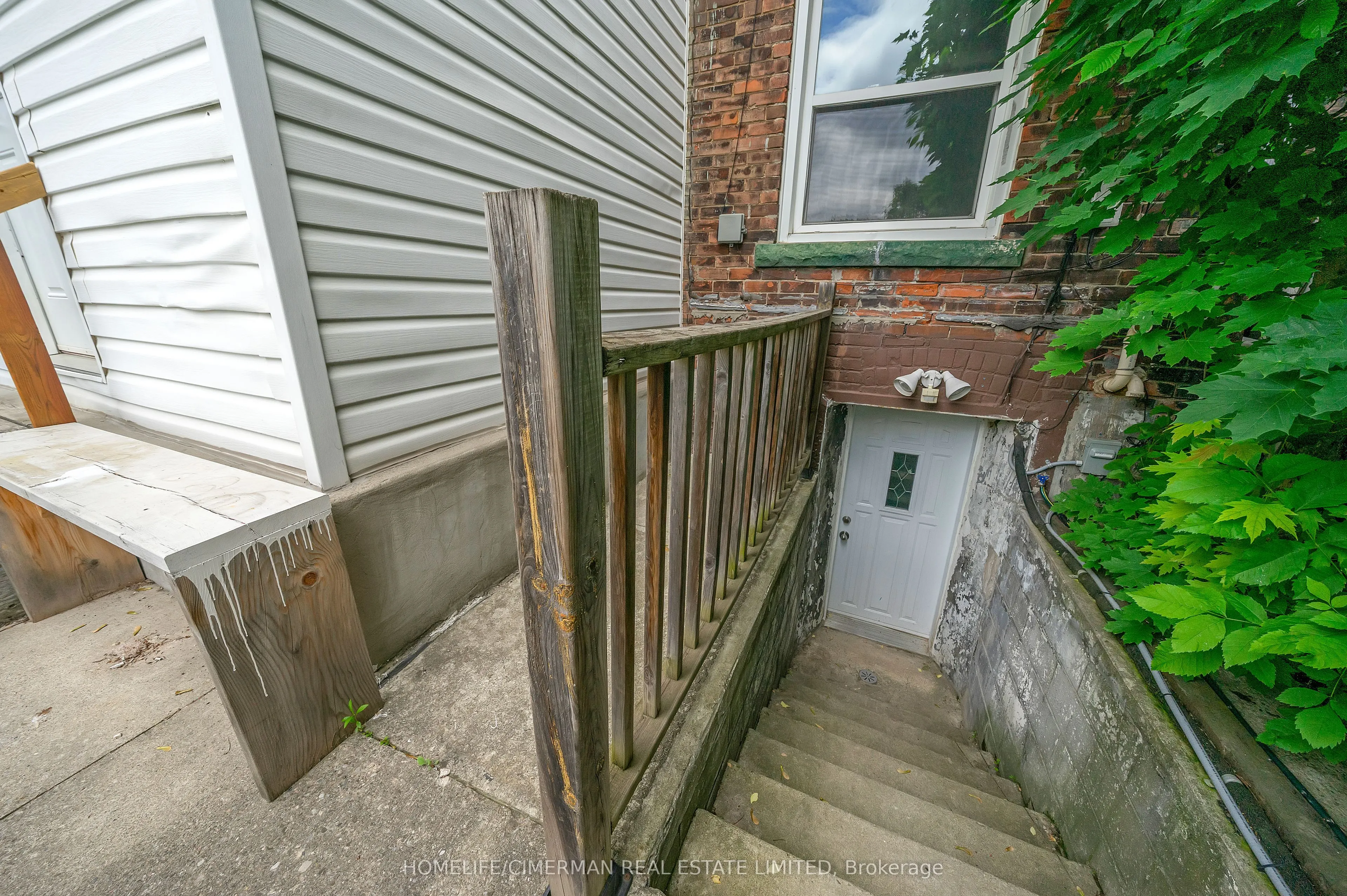 660 Crawford Street