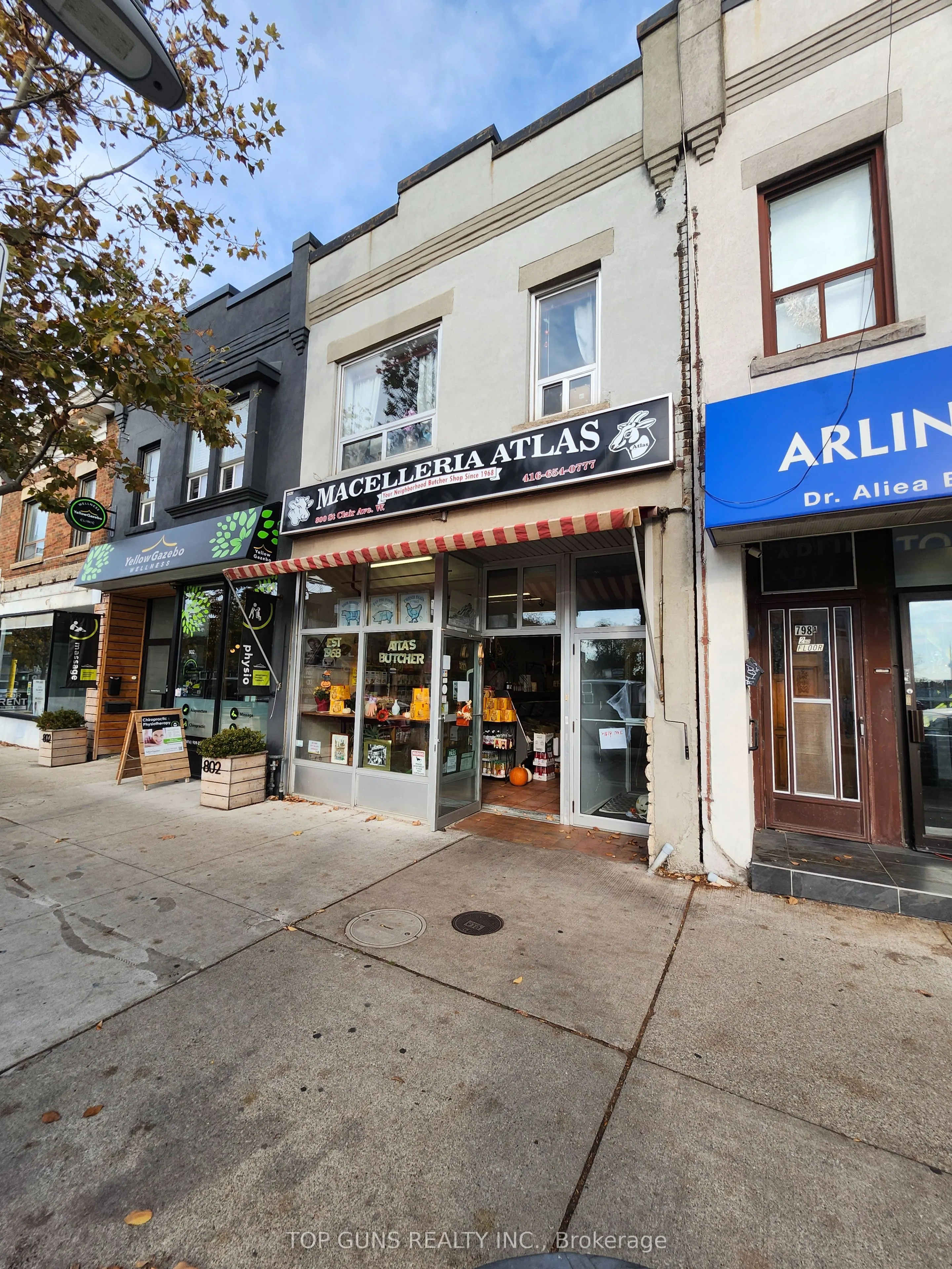 800 St Clair Avenue W