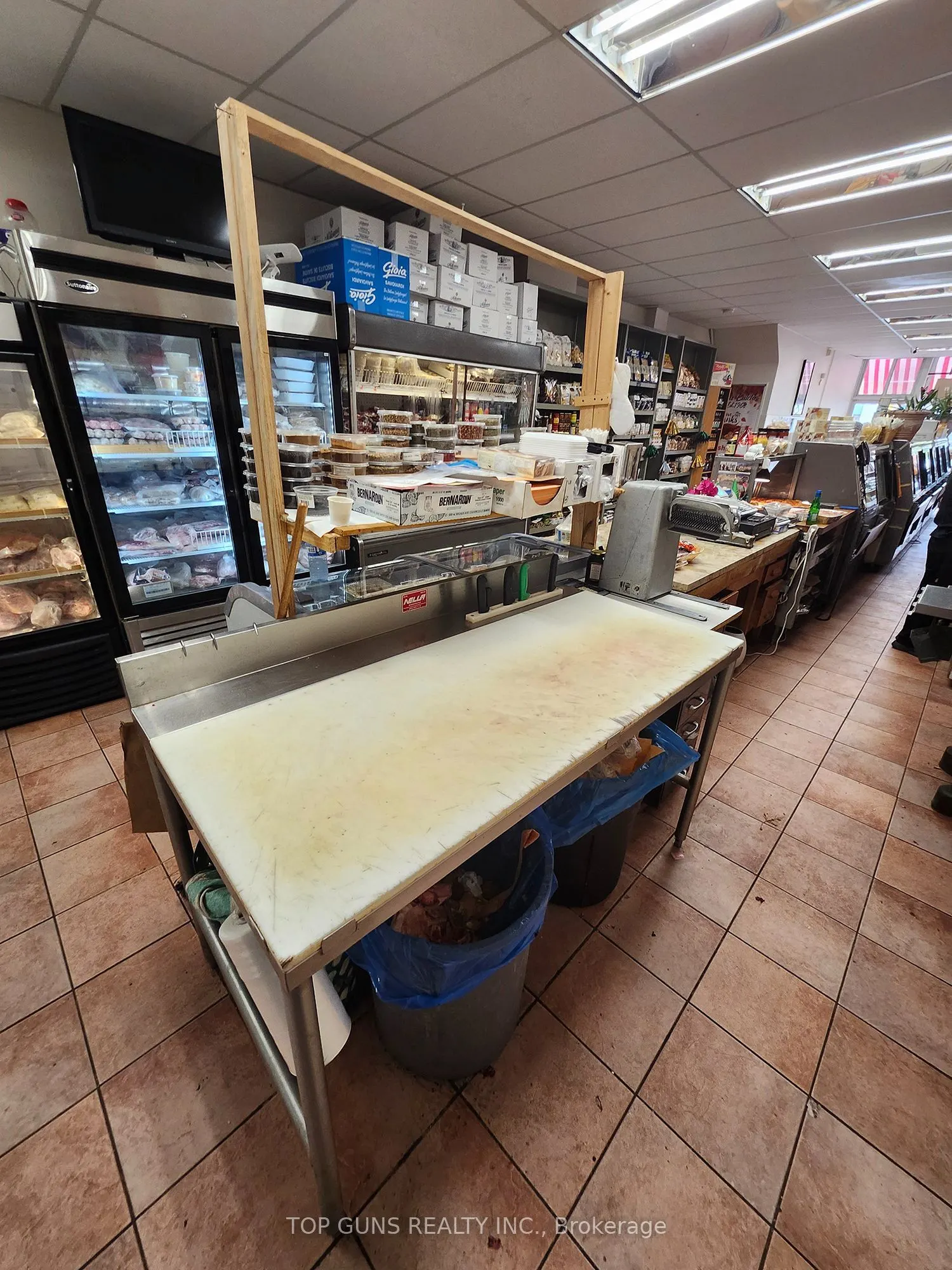 800 St Clair Avenue W