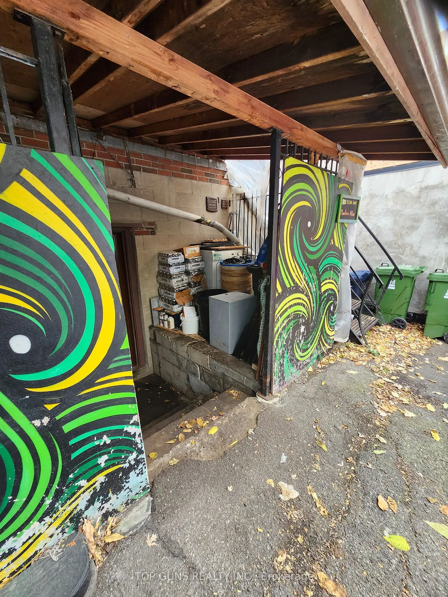 800 St Clair Avenue W