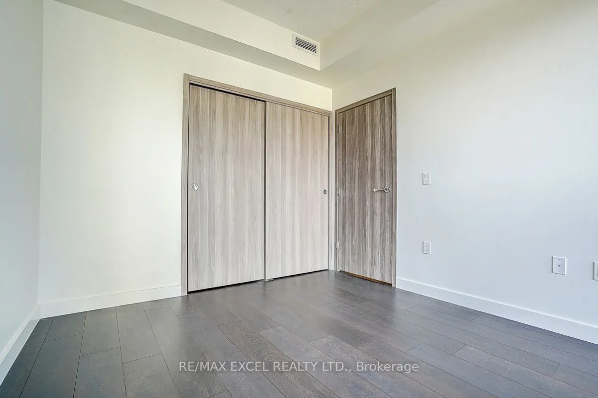 85 McMahon Drive, #2001