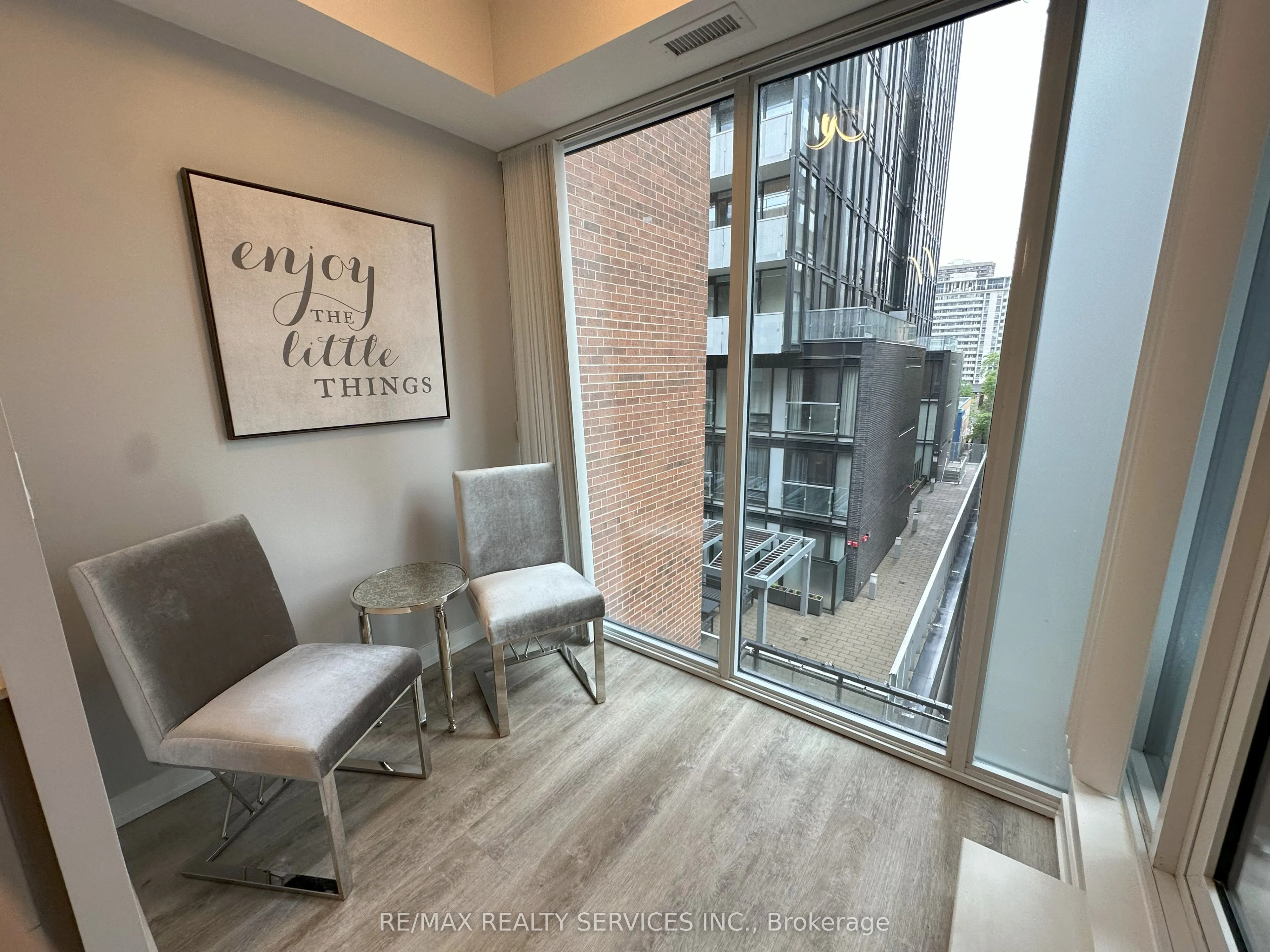 17 Dundonald Street, #408