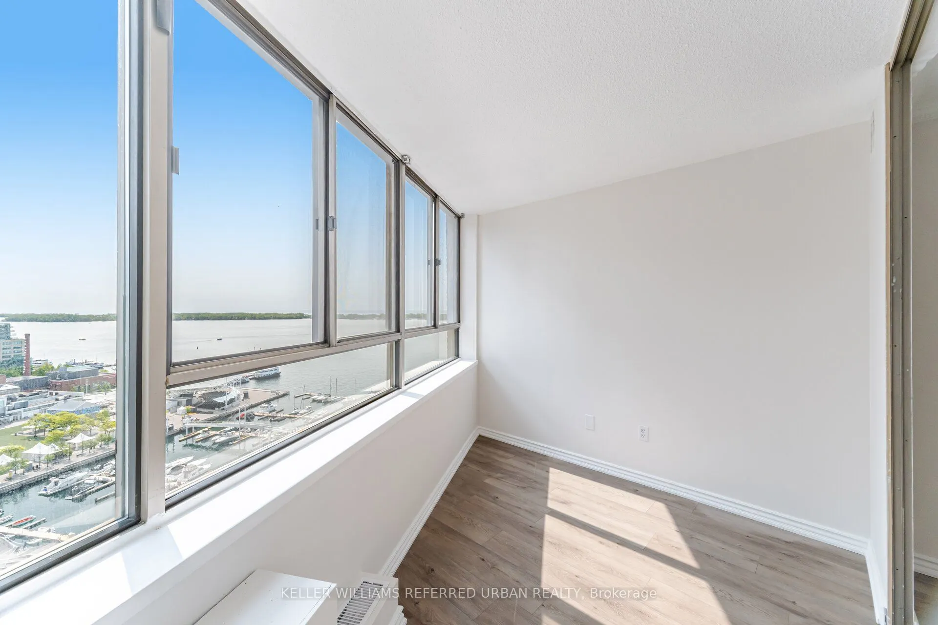 270 Queens Quay W, #2008