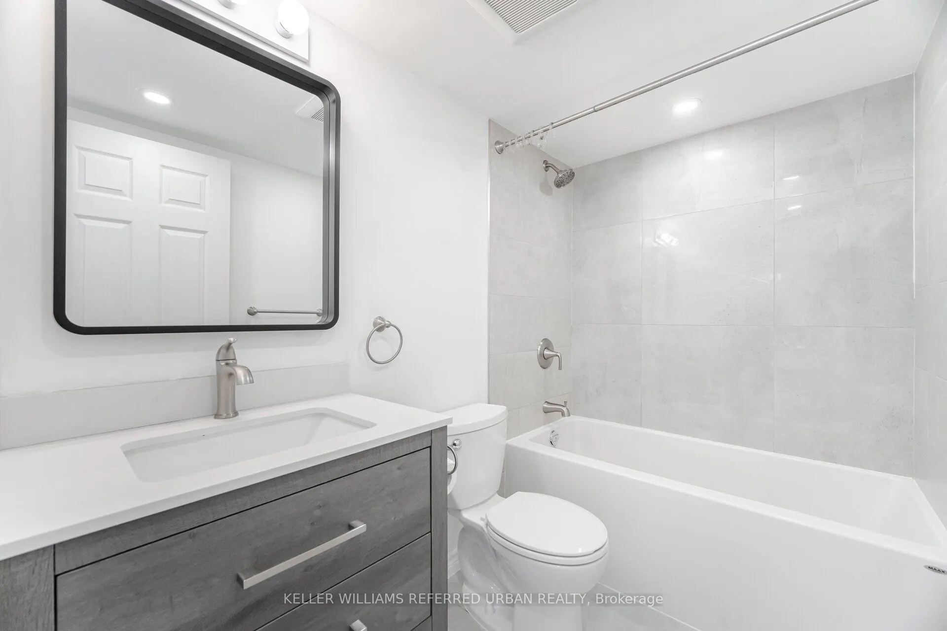 270 Queens Quay W, #2008