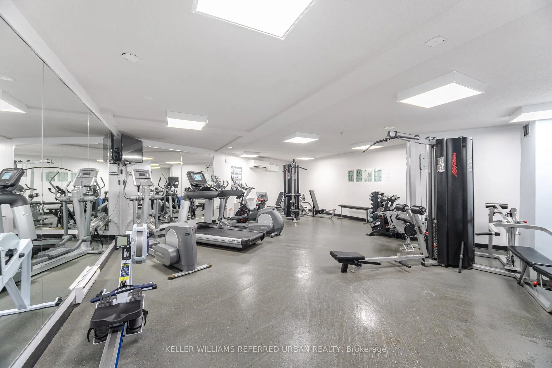 270 Queens Quay W, #2008