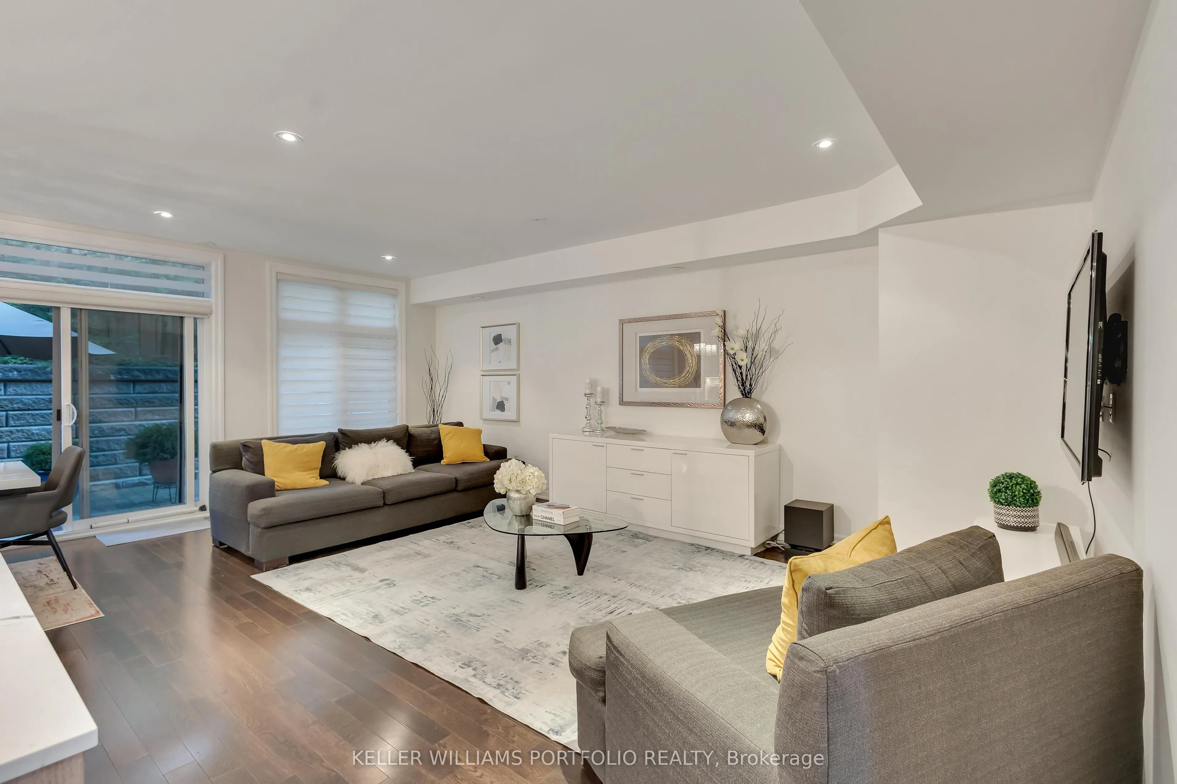365A Roehampton Avenue, #13