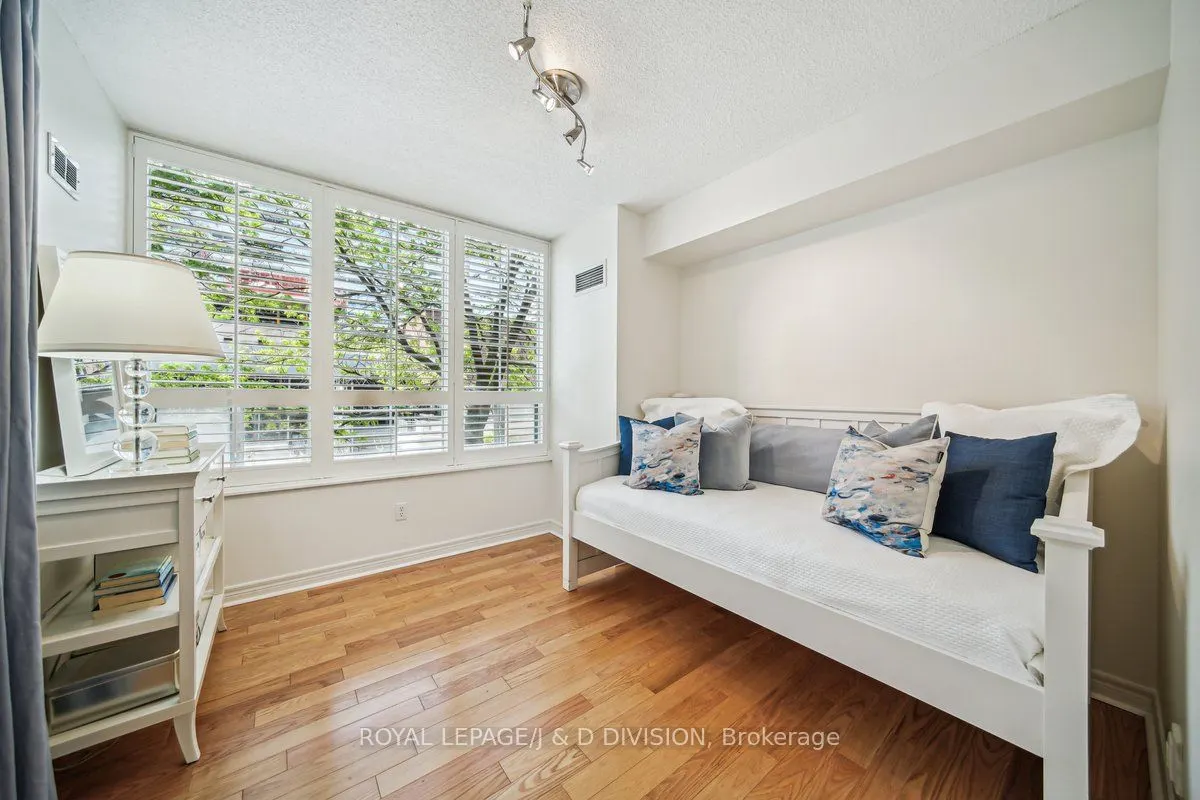 35 Merton Street, #206