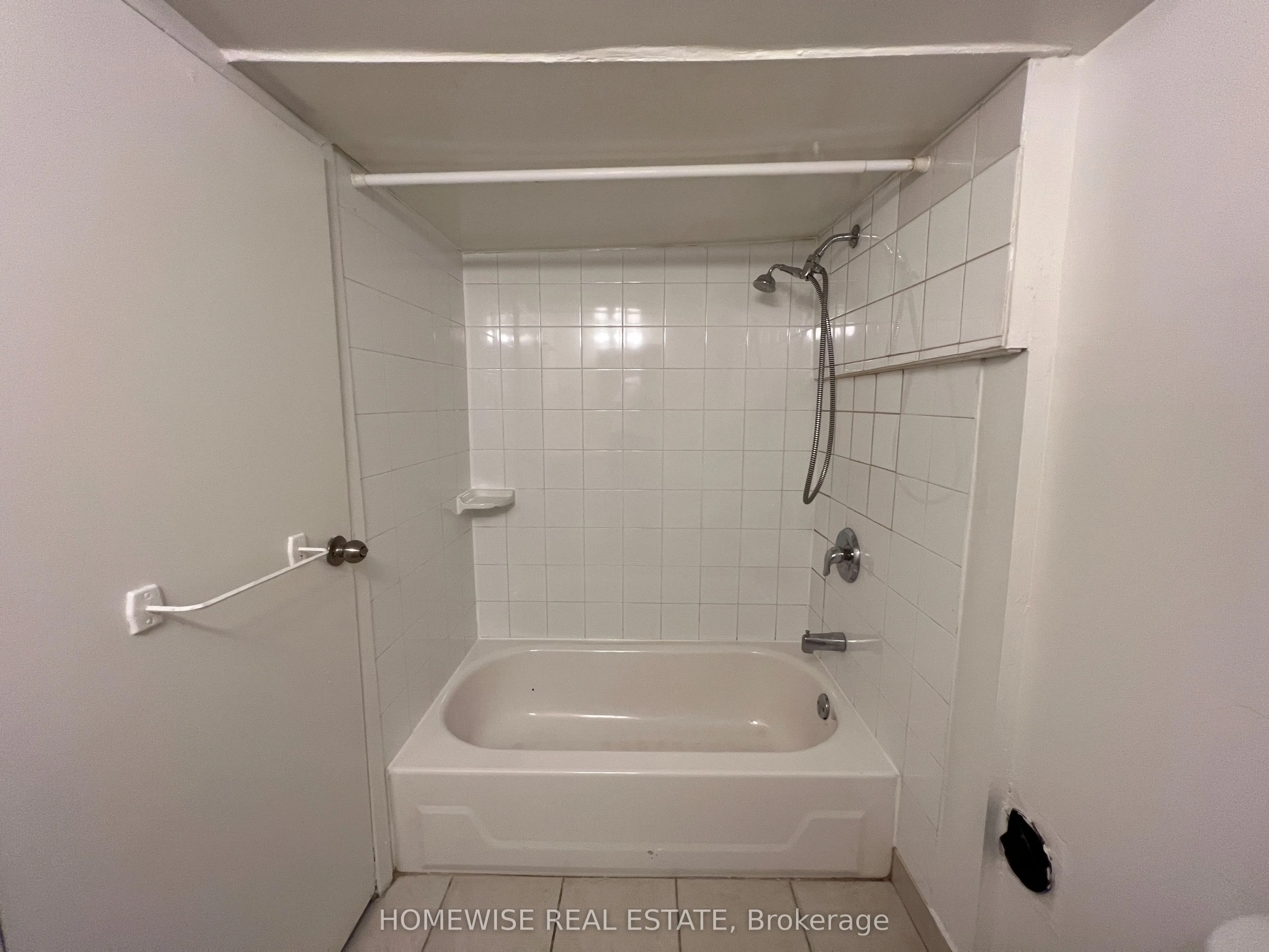 882 College Street, #1
