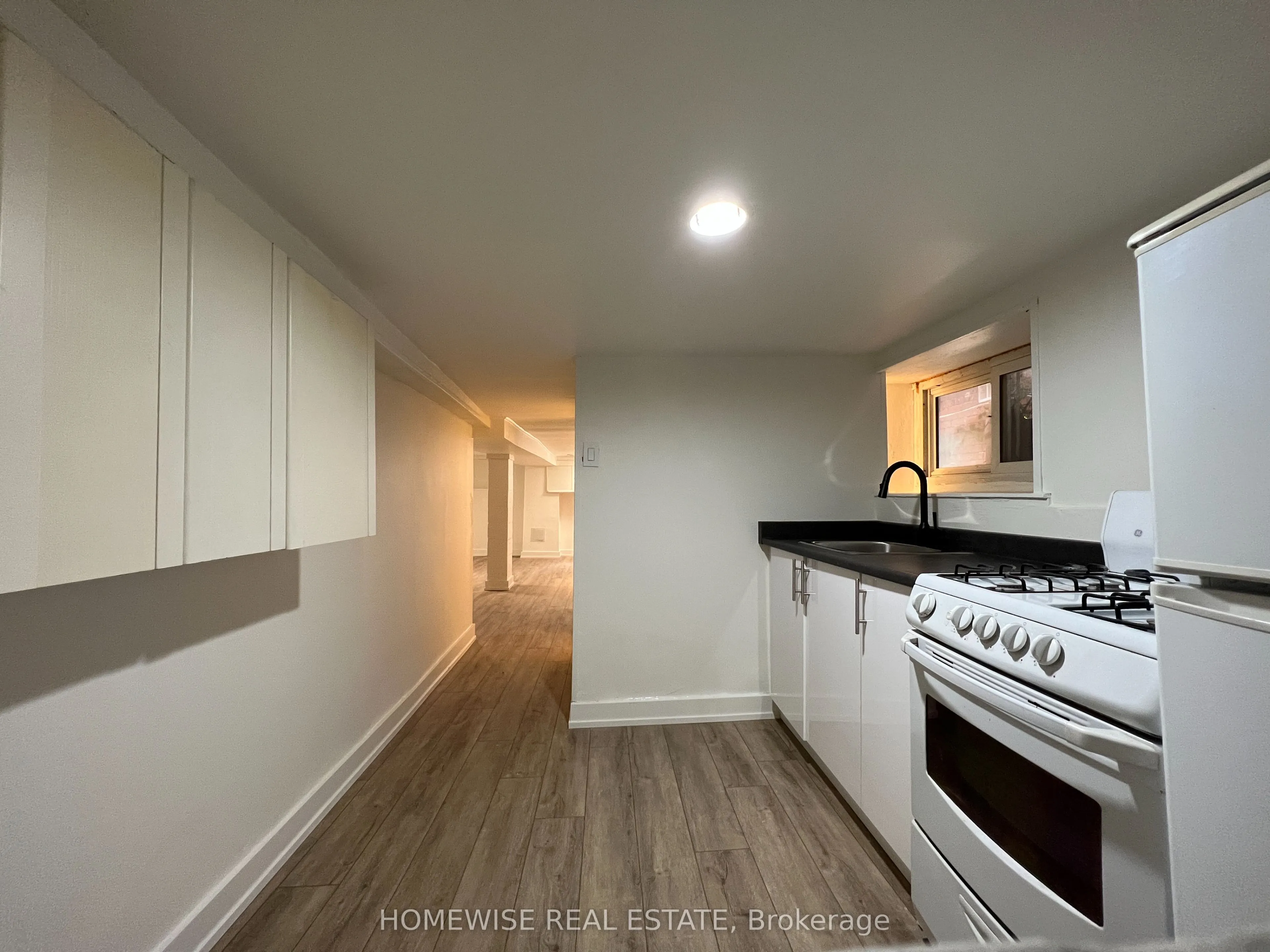 882 College Street, #1