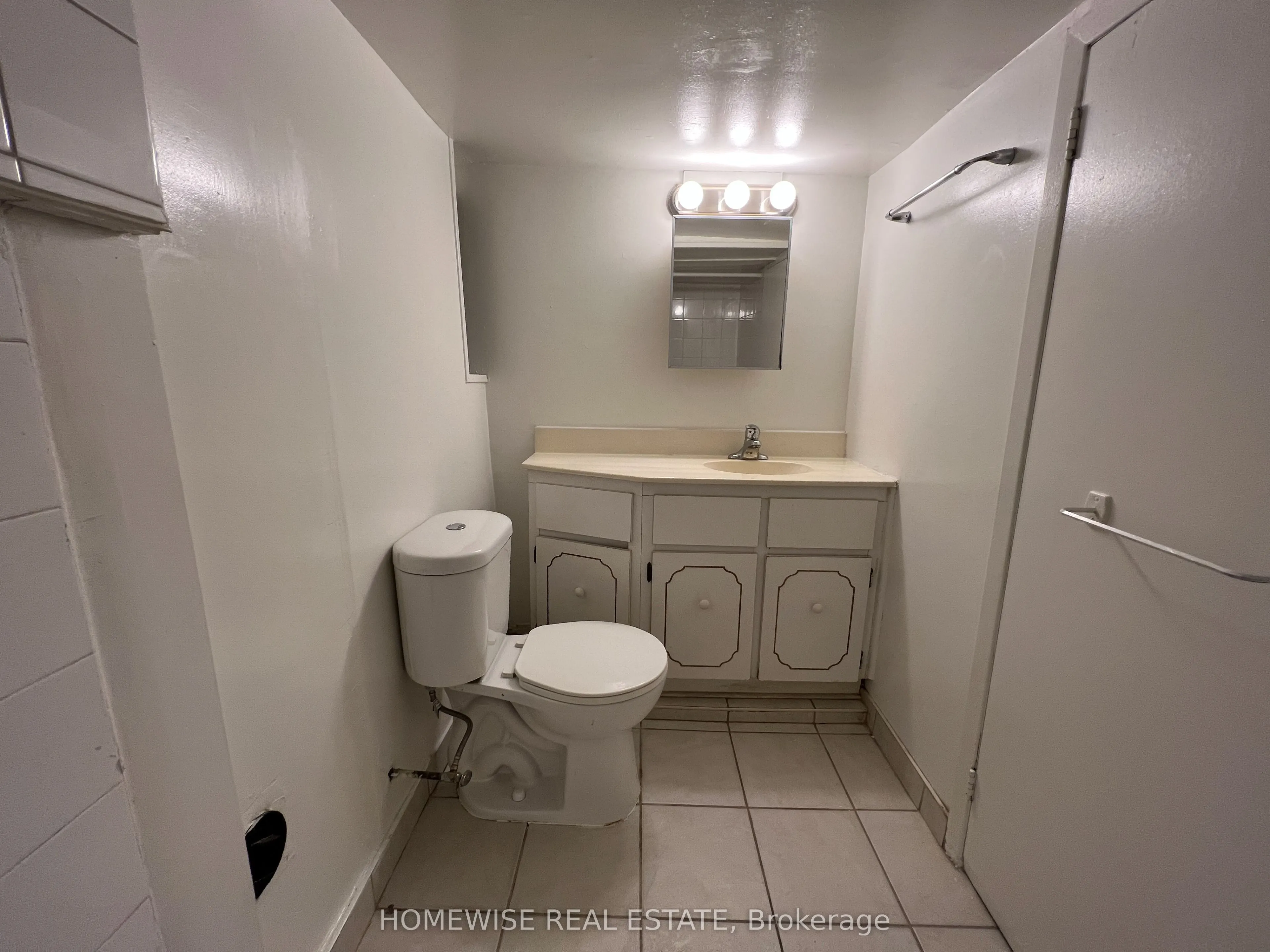 882 College Street, #1