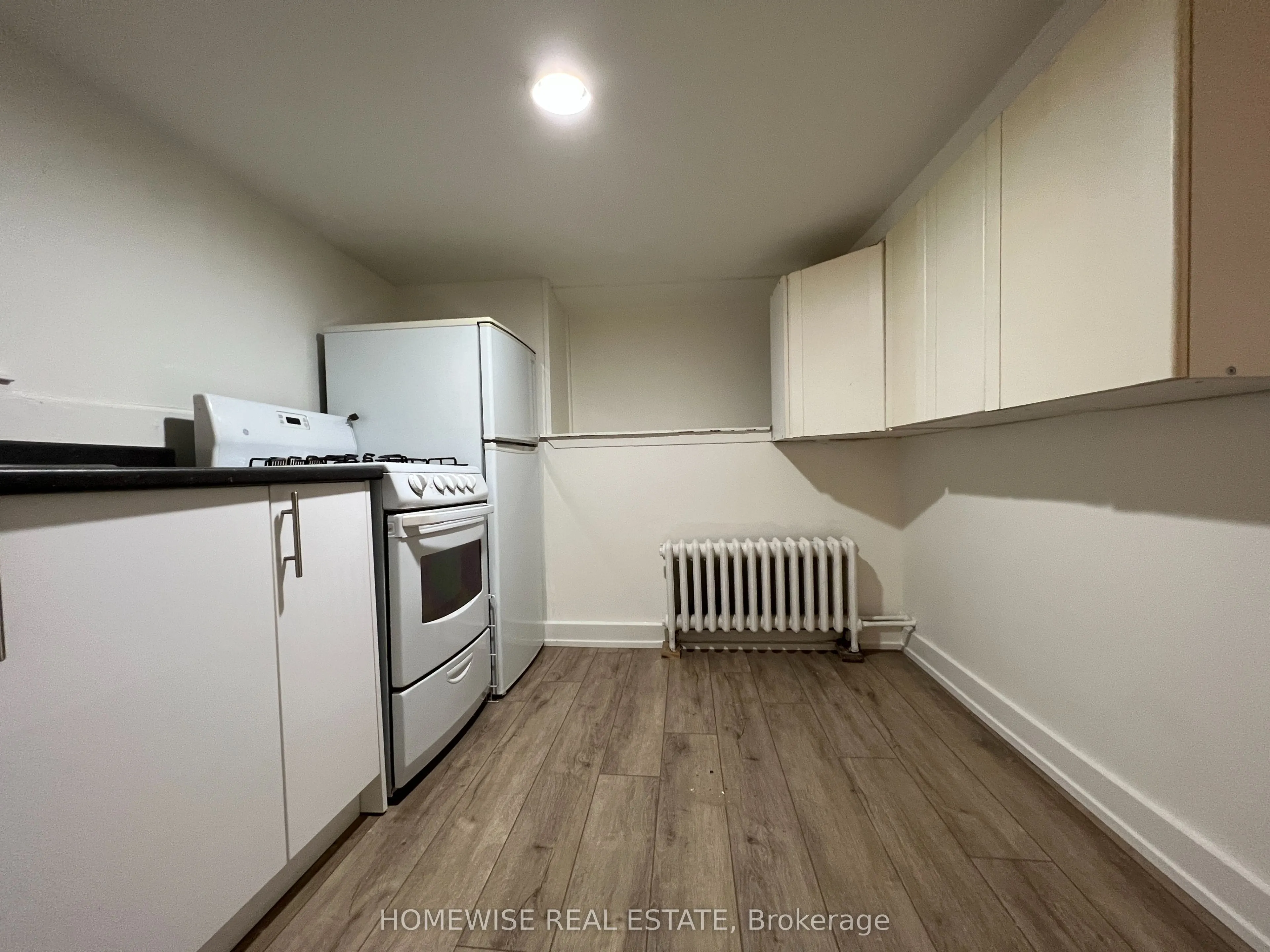882 College Street, #1
