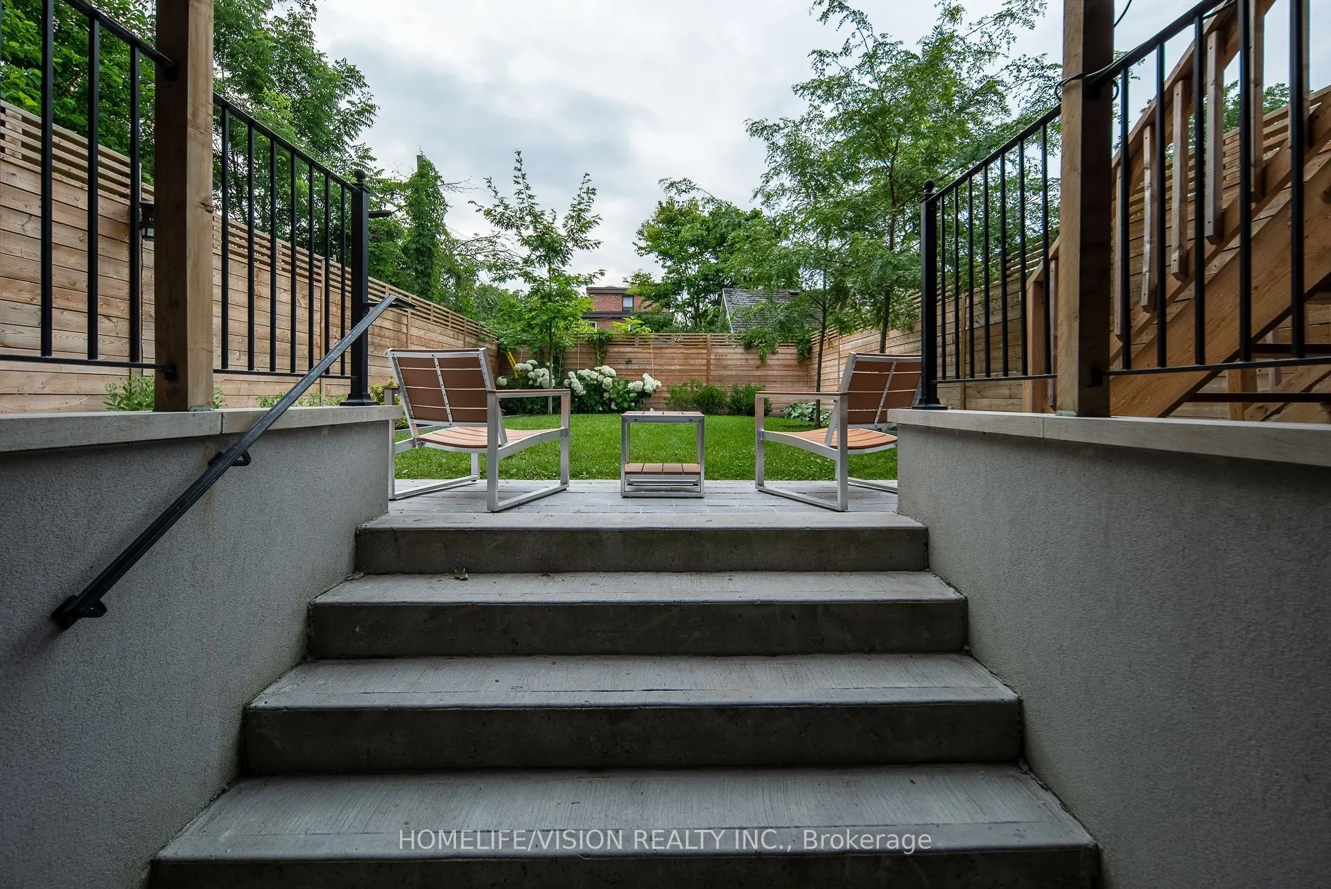 378 Manor Road E