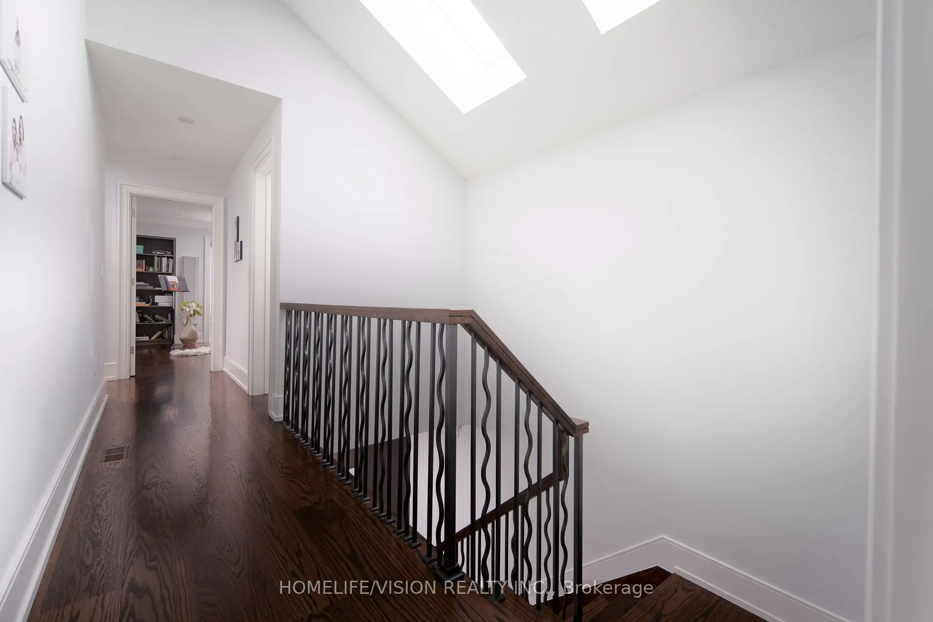 378 Manor Road E