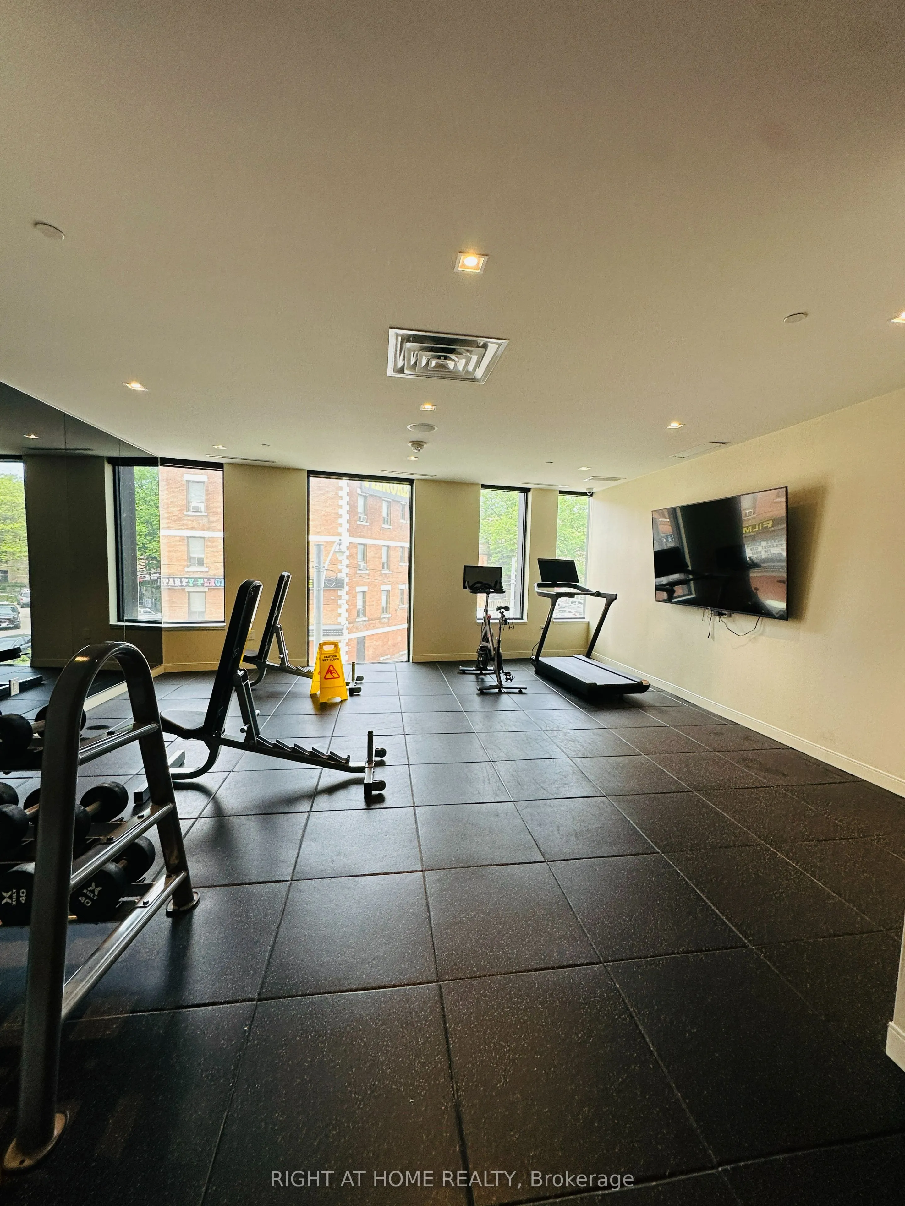 219 Dundas Street E, #809