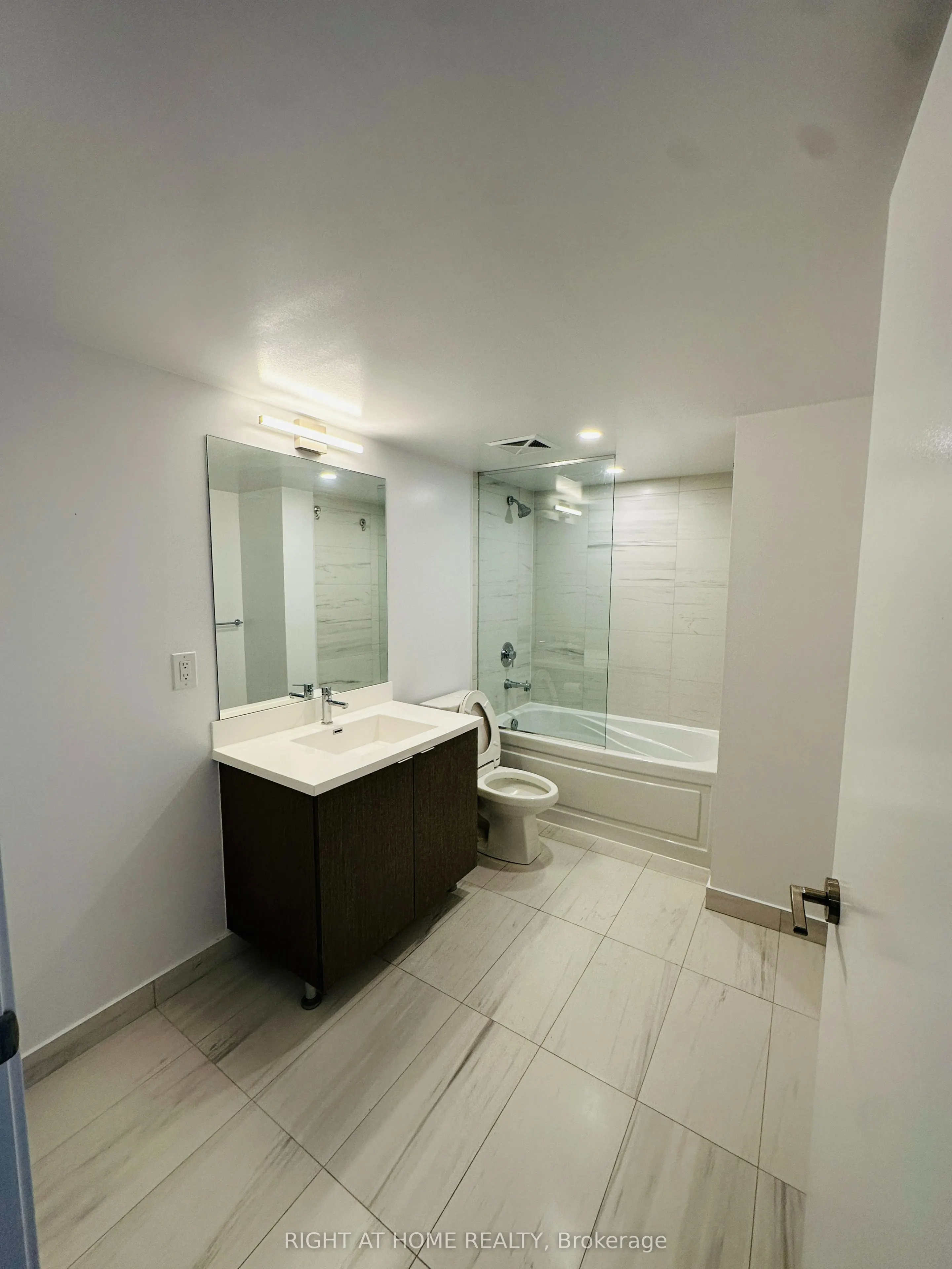 219 Dundas Street E, #809