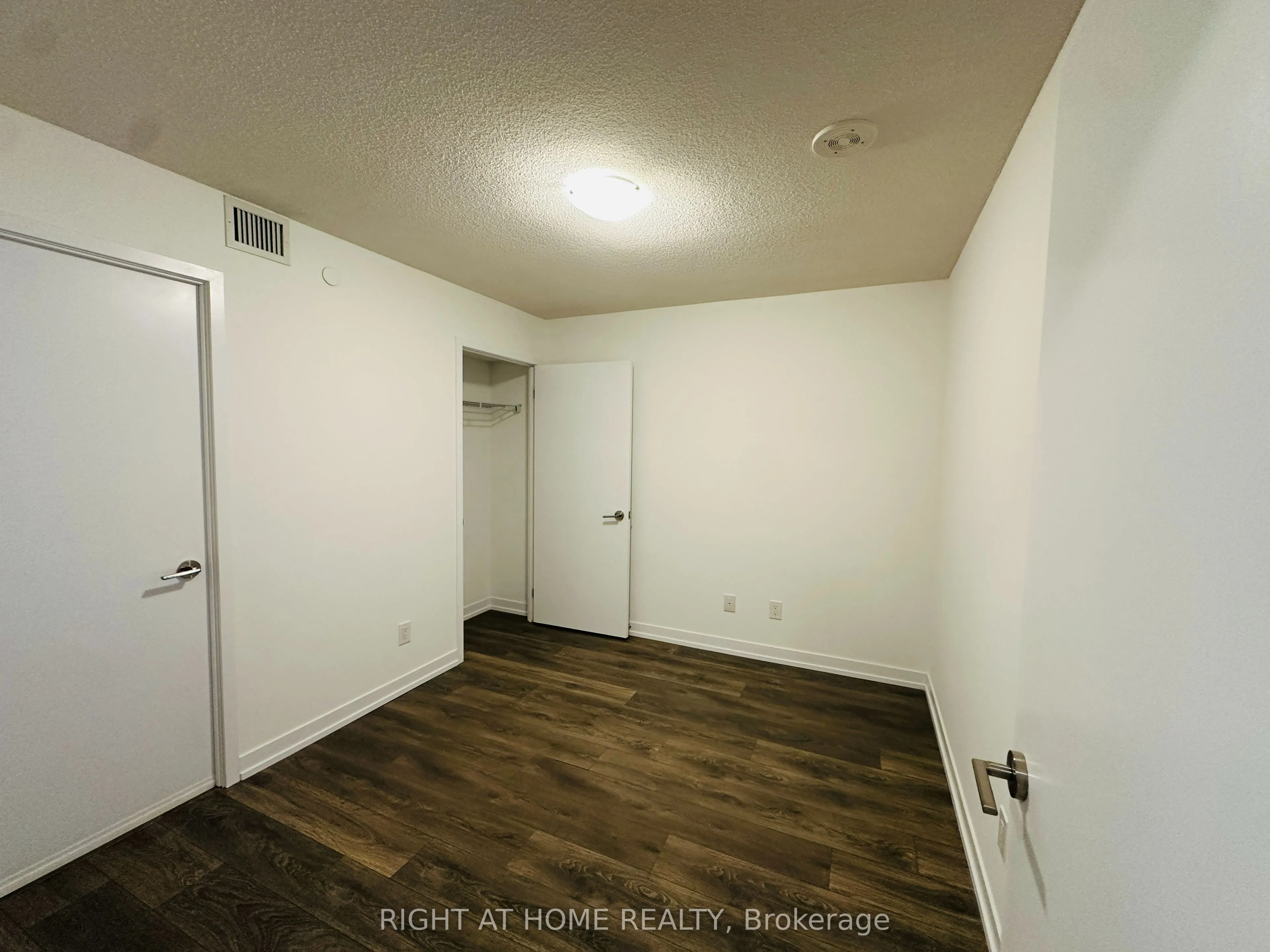 219 Dundas Street E, #809