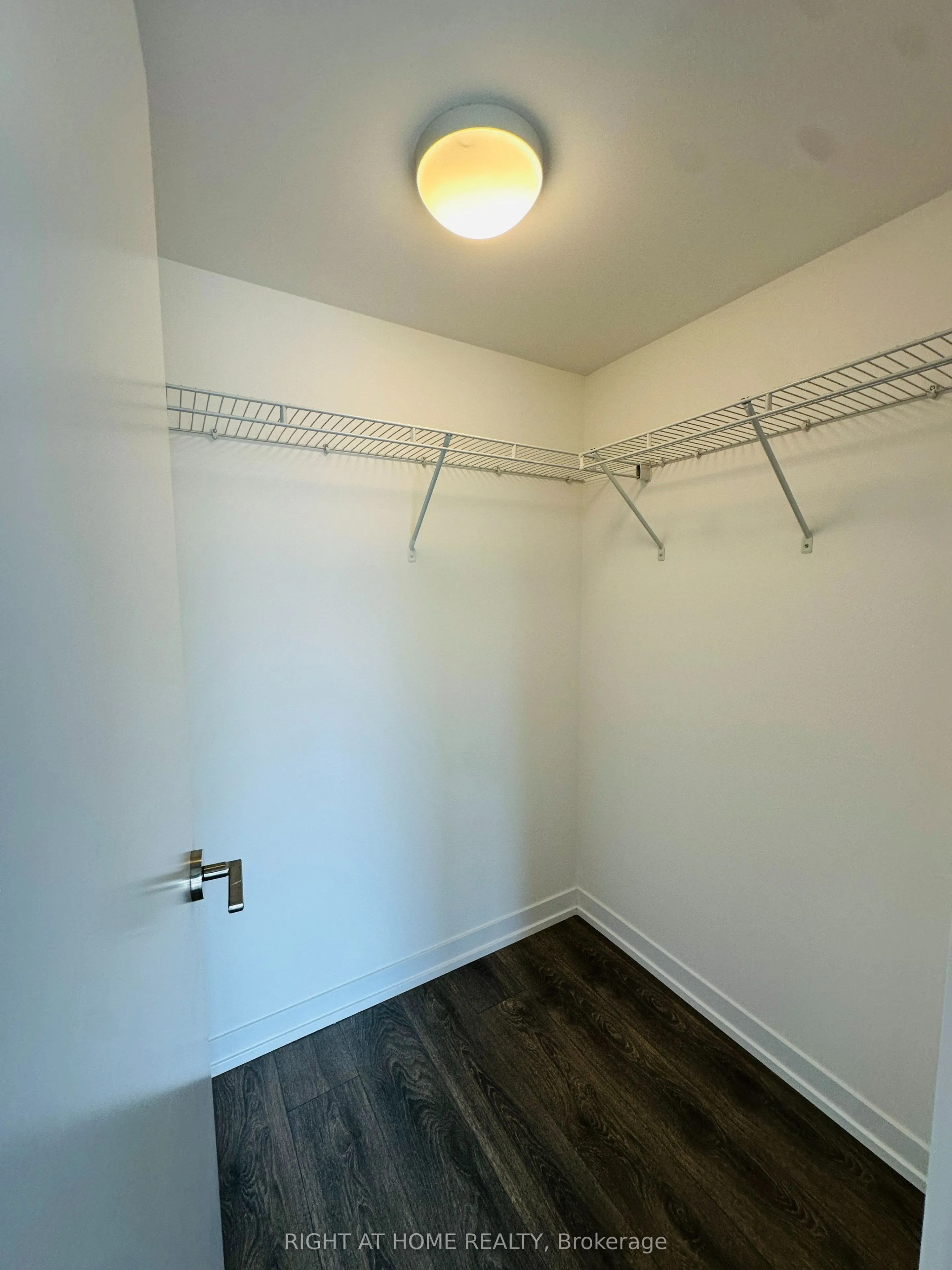219 Dundas Street E, #809