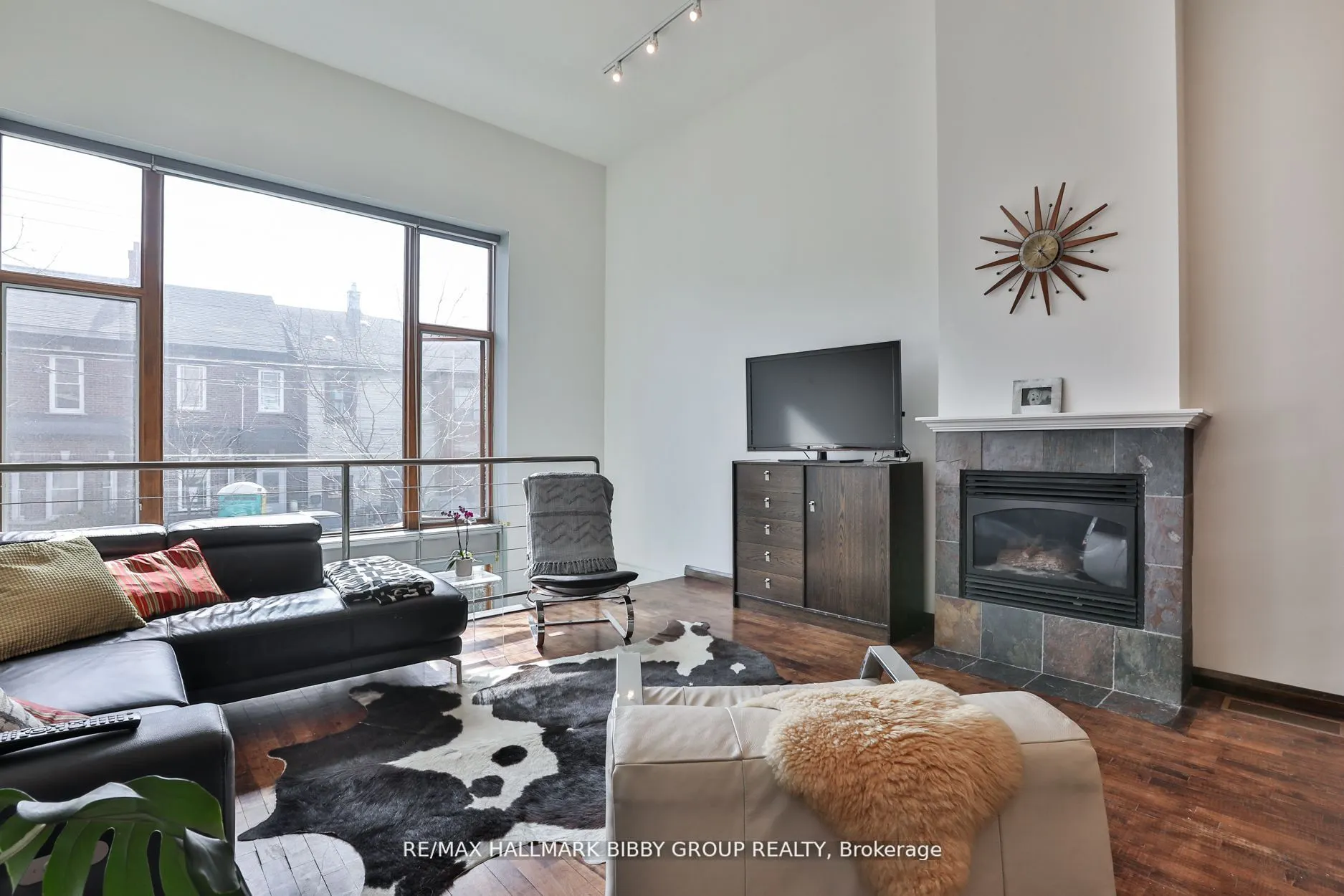 676 Richmond Street W, #101